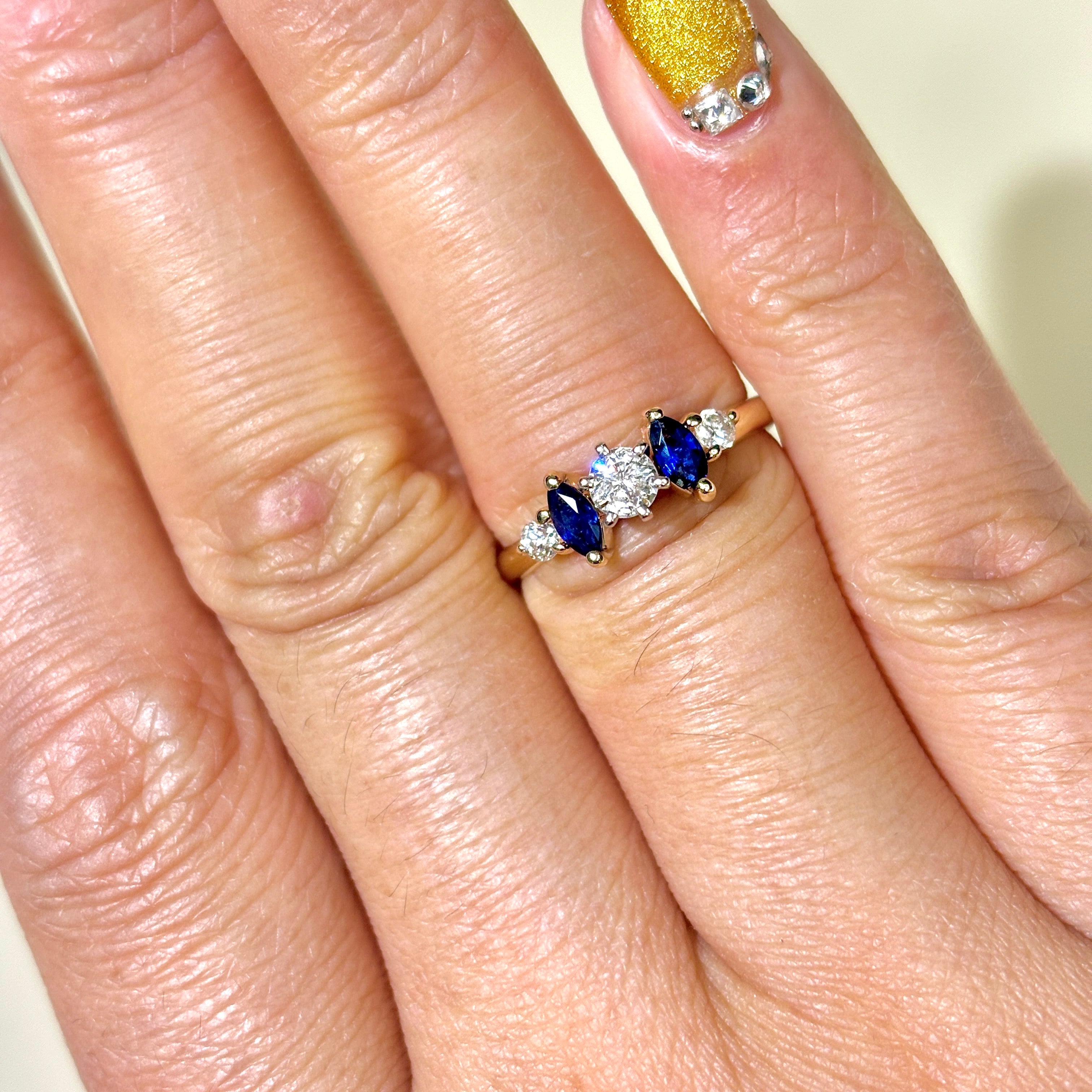 Bague en or jaune 14 carats, saphir et diamants | 0,33 ct au total, 0,30 ct | Taille 5