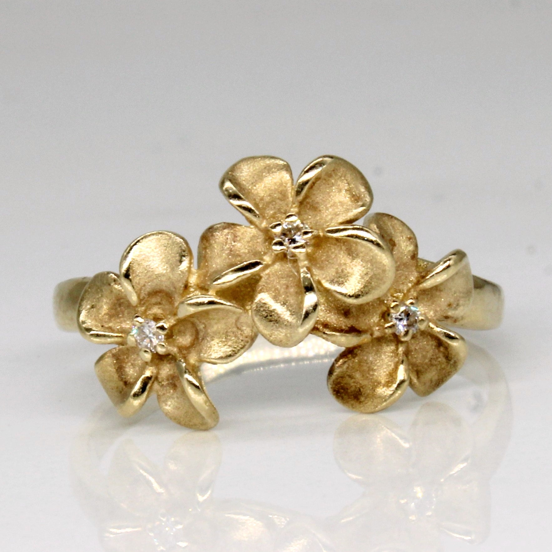 Diamond Flower Ring | 0.03ctw | SZ 6.75 |