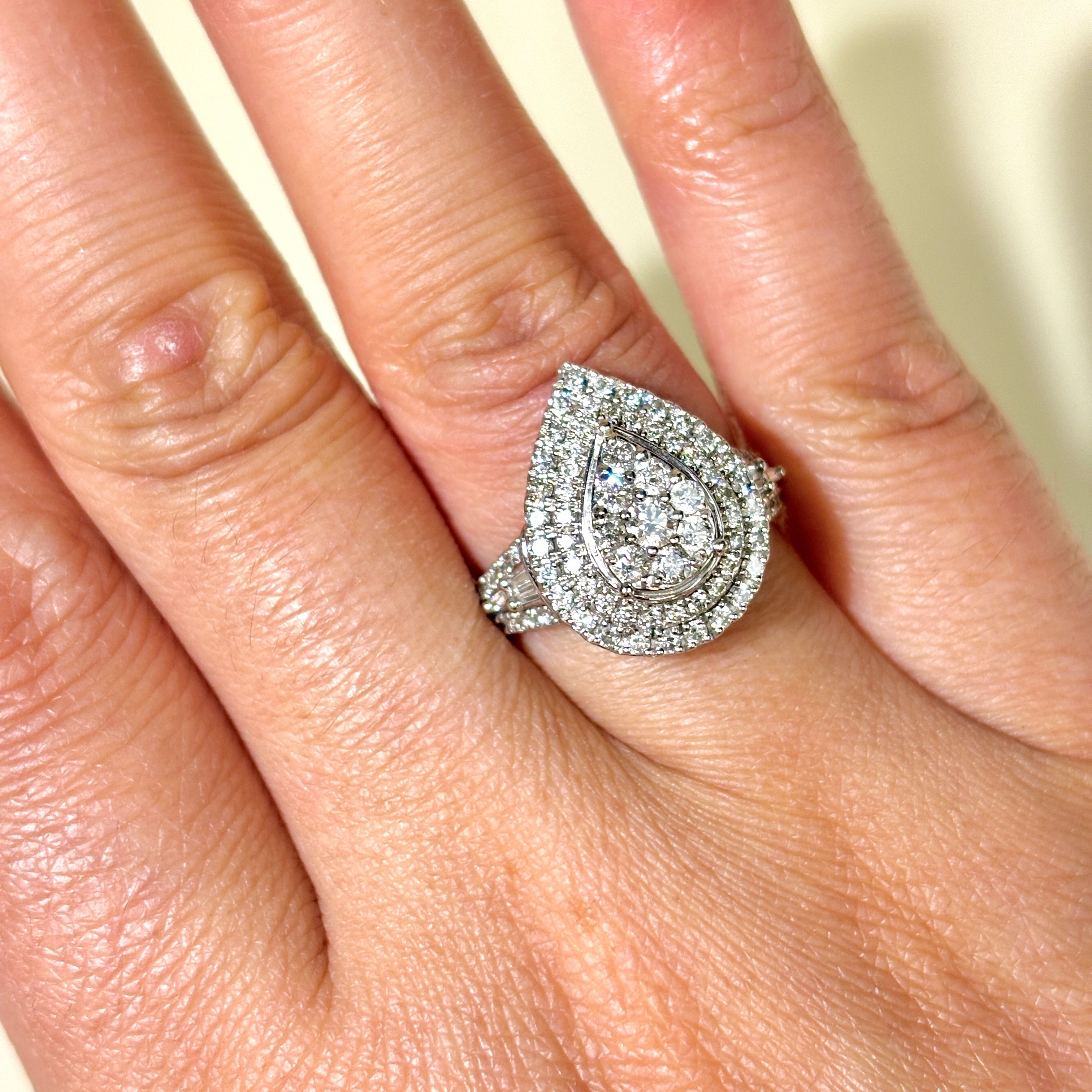Bague en or blanc 10 carats avec diamant en forme de larme | 1,08 ct au total | Taille 6,75
