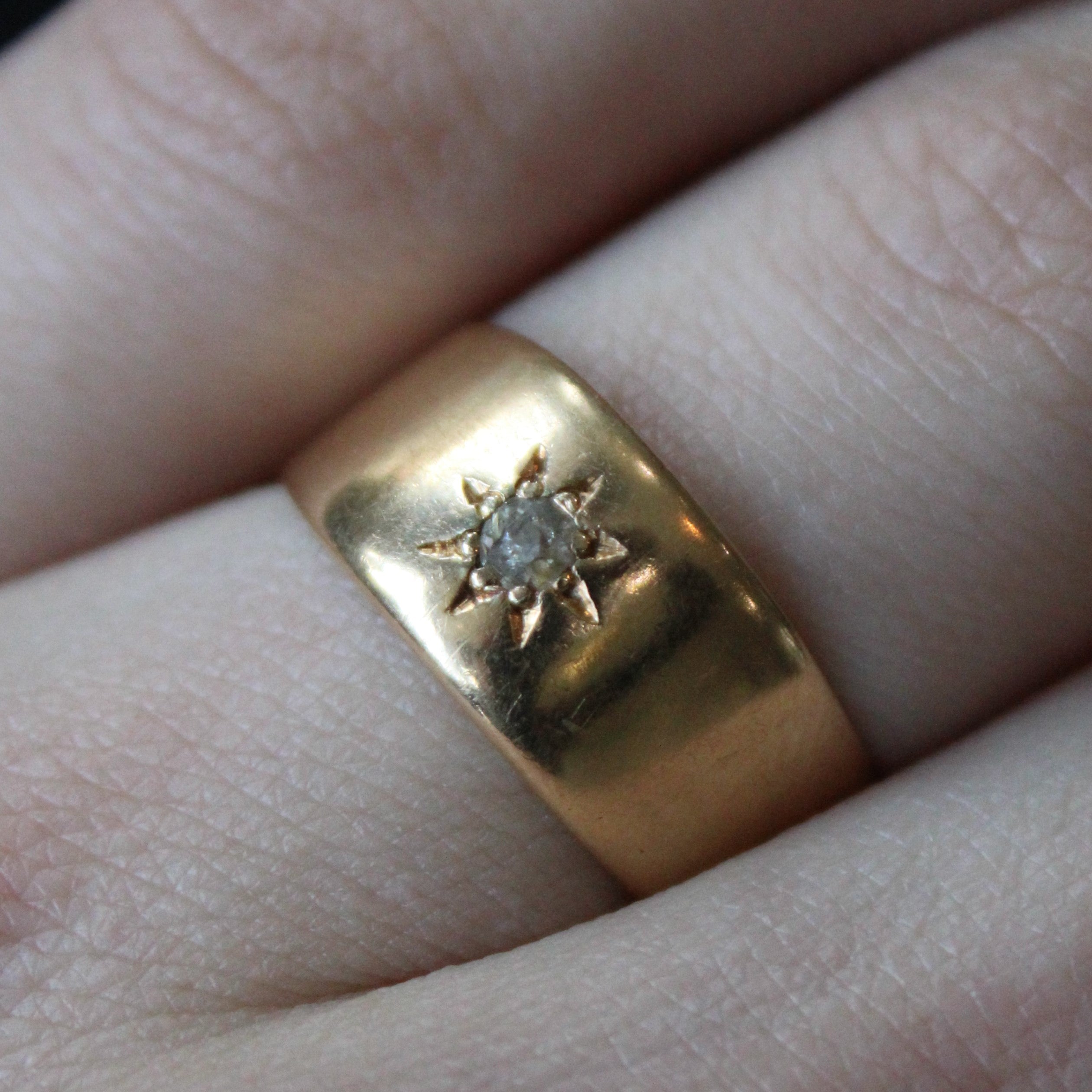 London 1916 Old European Cut Diamond Band | 0.10ct | SZ 8.25 |