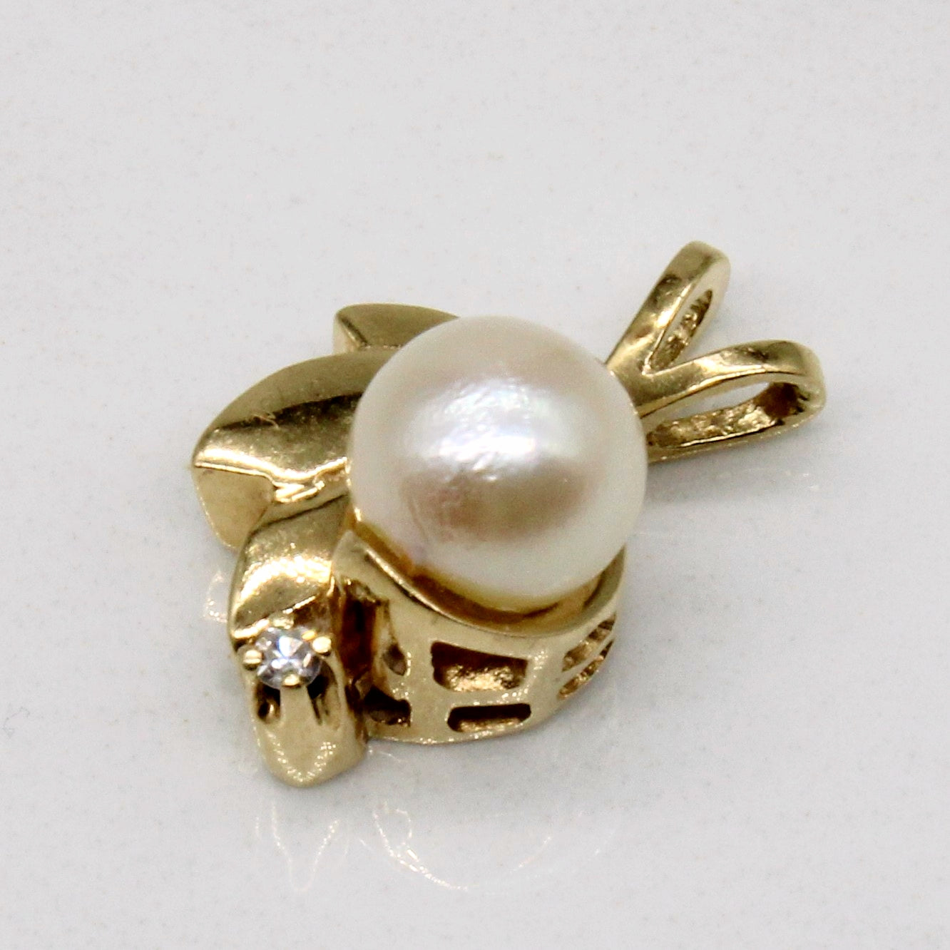 Cultured Pearl & Diamond Pendant | 0.01ct |