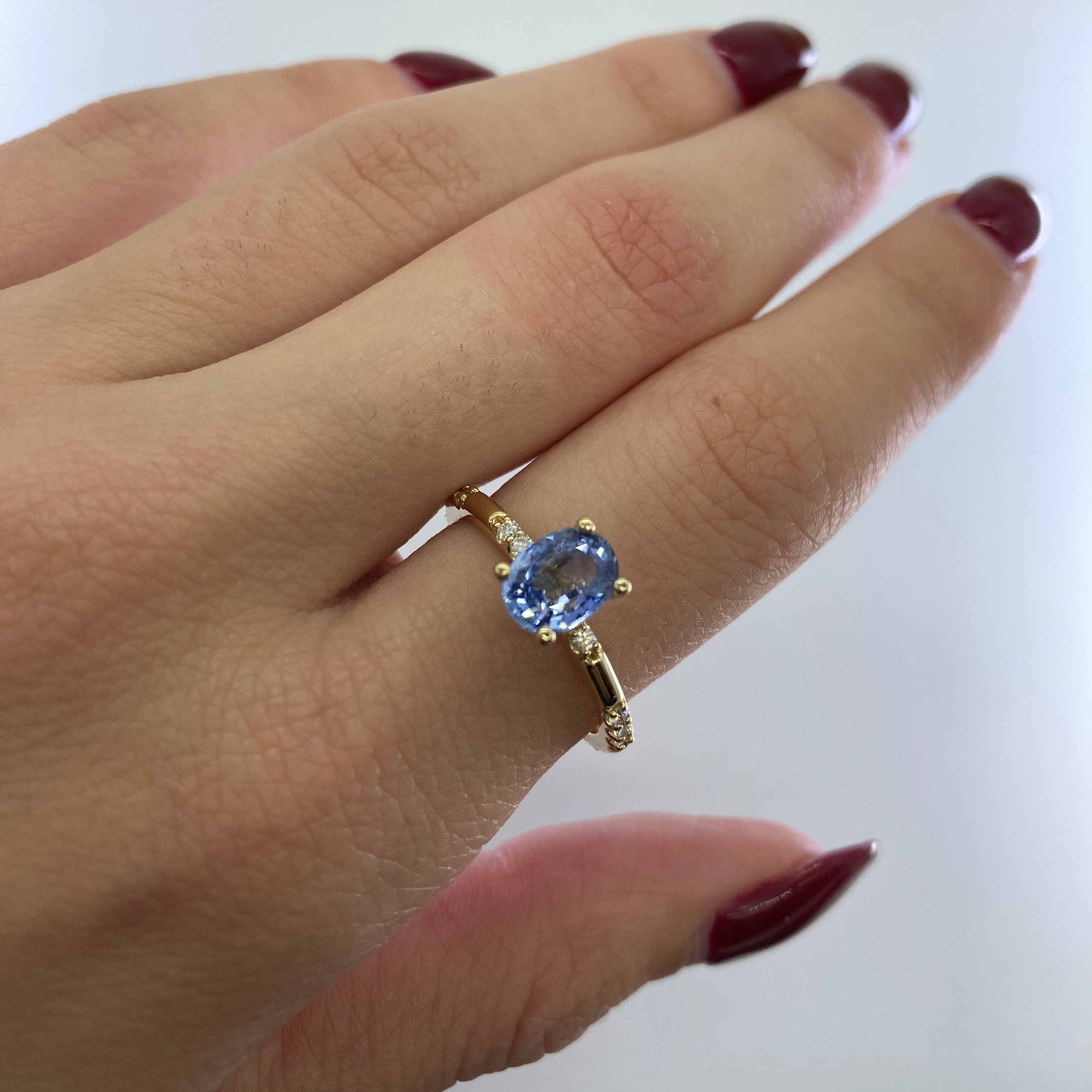 Bague saphir de Ceylan ovale ornée de pierres précieuses « 100 façons » | 1,18 ct | Taille 7 |