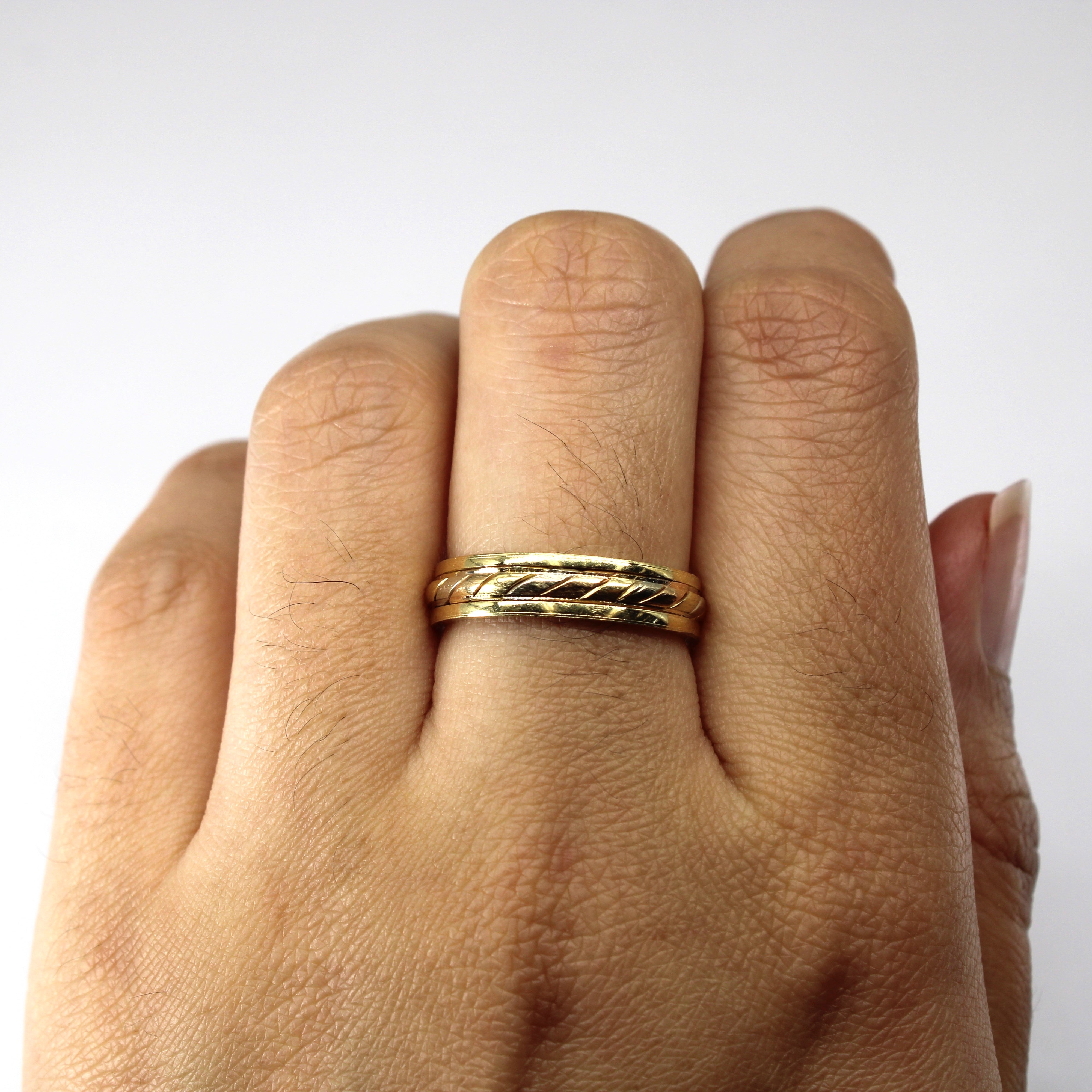 Textured 18k Gold Band | SZ 7.25 |