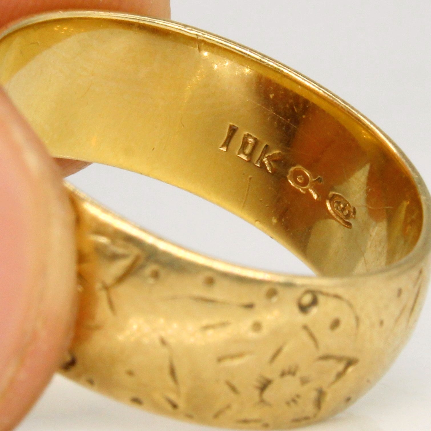 Bague vintage canadienne en or jaune 10 carats, gravée à la main de motifs floraux | Taille 7 |