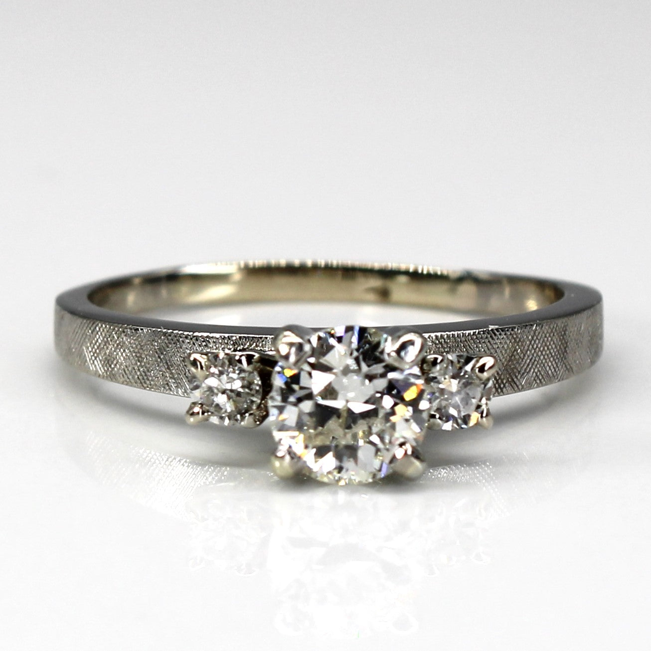 Three Stone Diamond Ring | 0.86ctw SI1/SI2 H/I | SZ 7.75 |