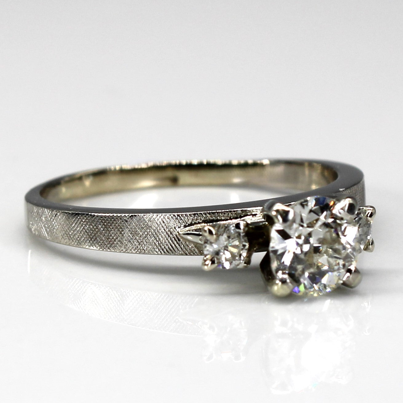 Three Stone Diamond Ring | 0.86ctw SI1/SI2 H/I | SZ 7.75 |