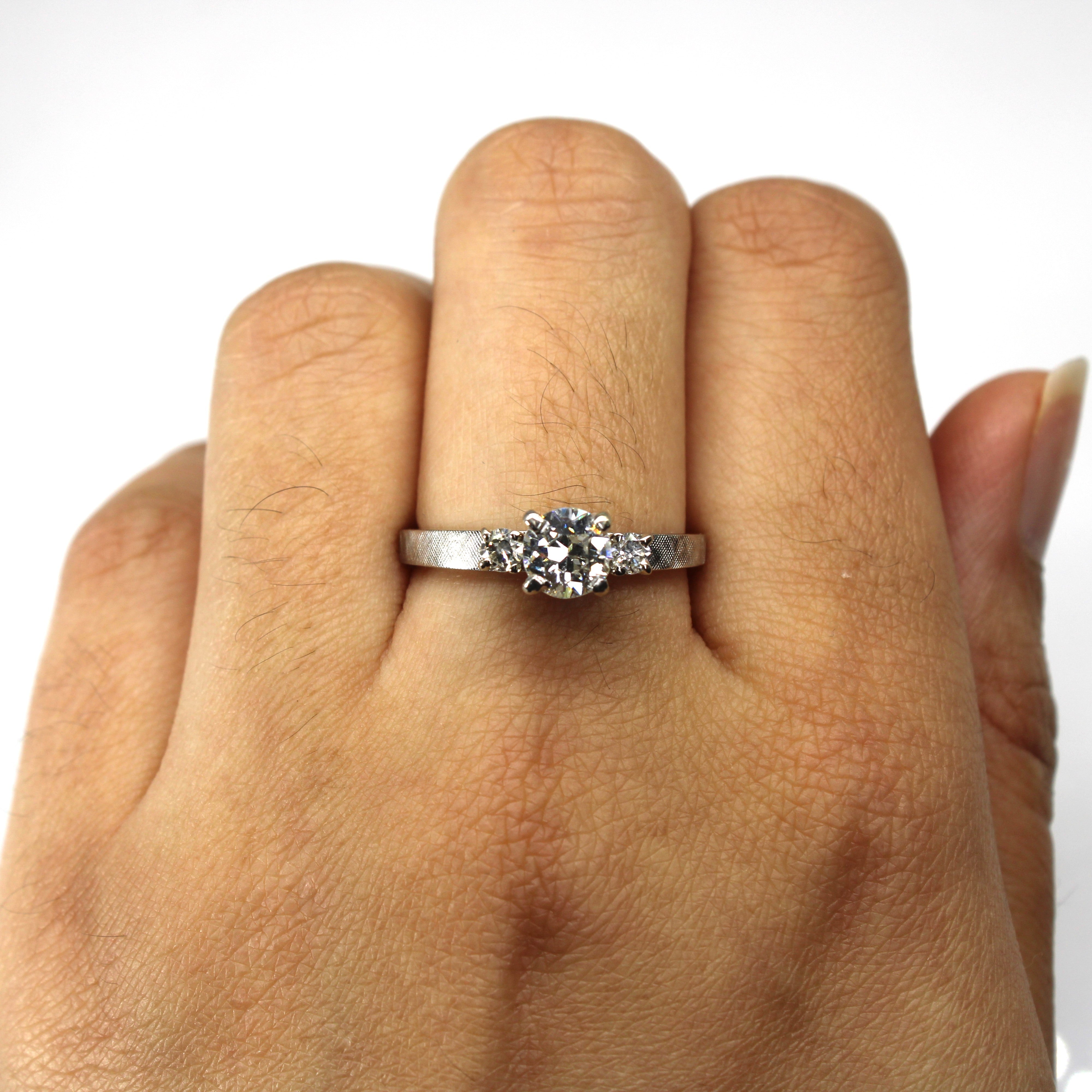 Three Stone Diamond Ring | 0.86ctw SI1/SI2 H/I | SZ 7.75 |