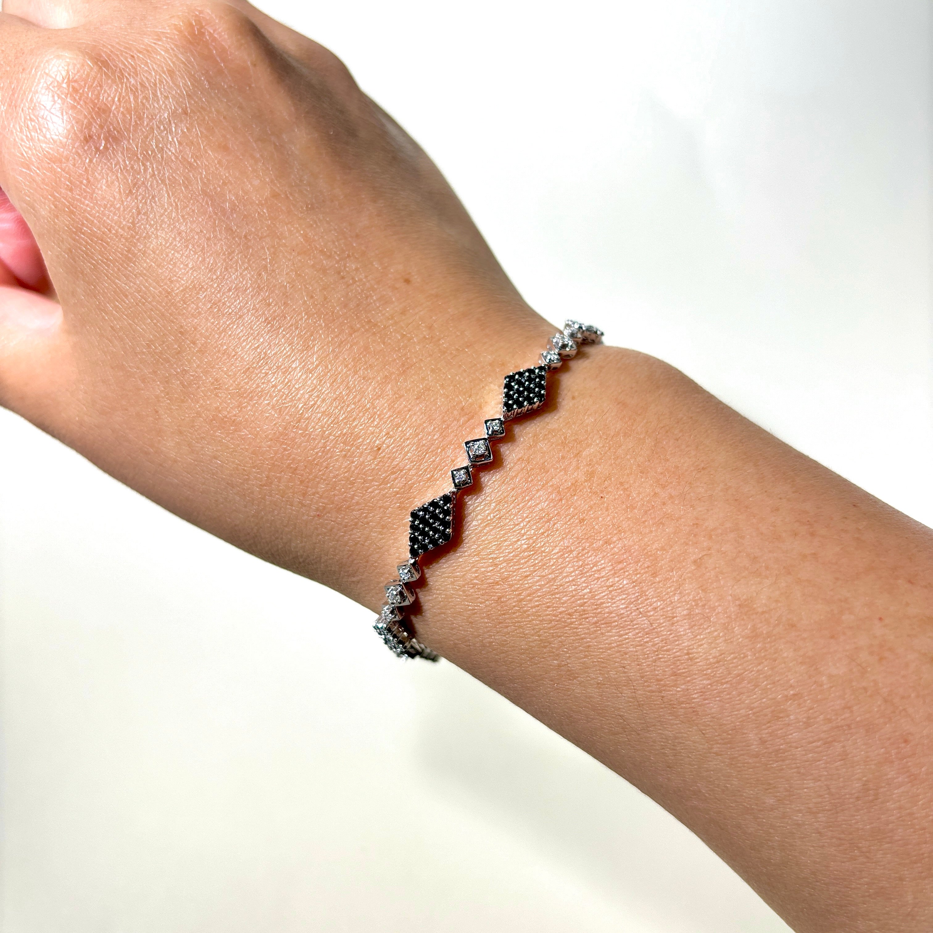 Black & White Diamond Bracelet | 1.54ctw, 0.32ctw | 7.25"