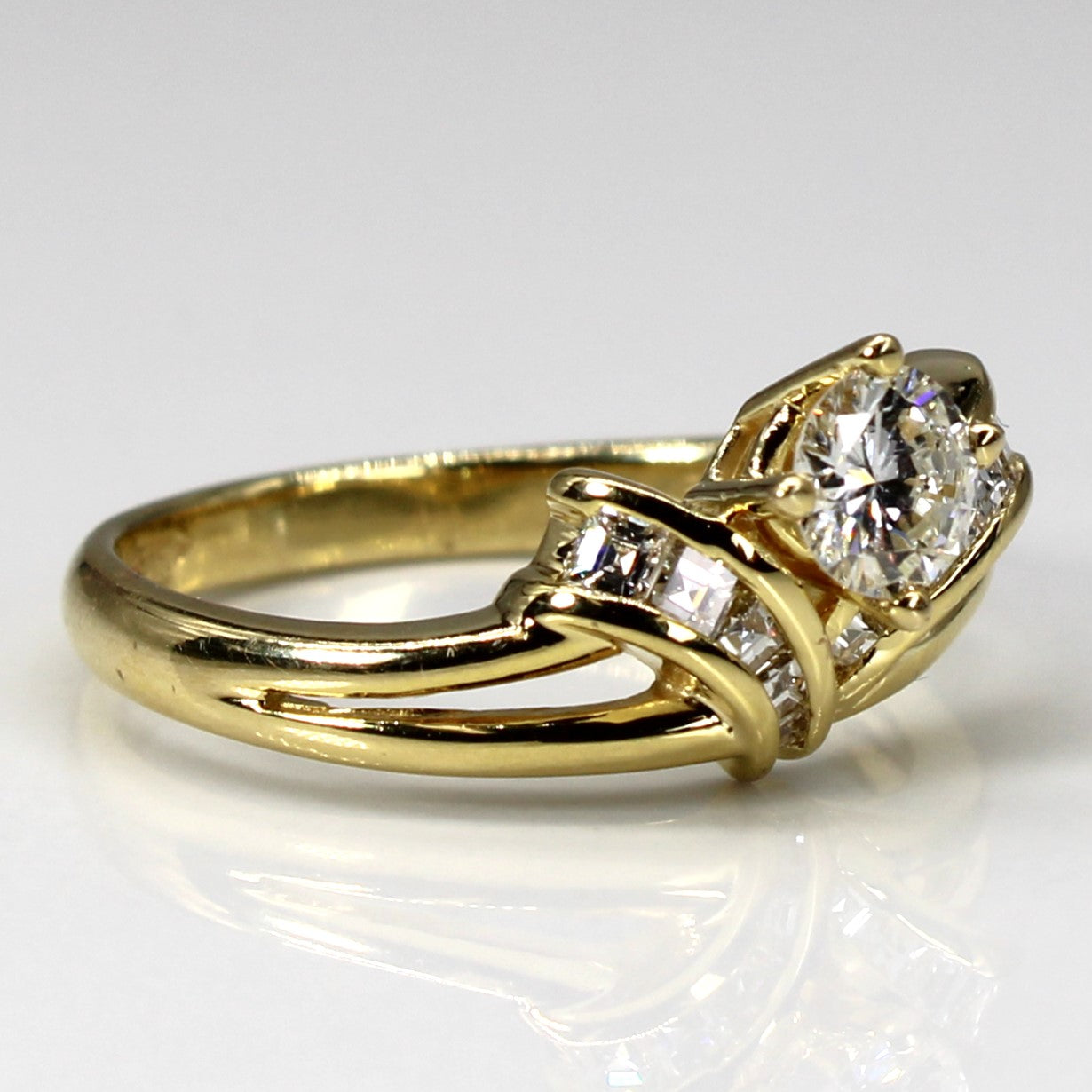 Chevron Style Diamond Ring | 0.53ctw | SZ 6.75 |
