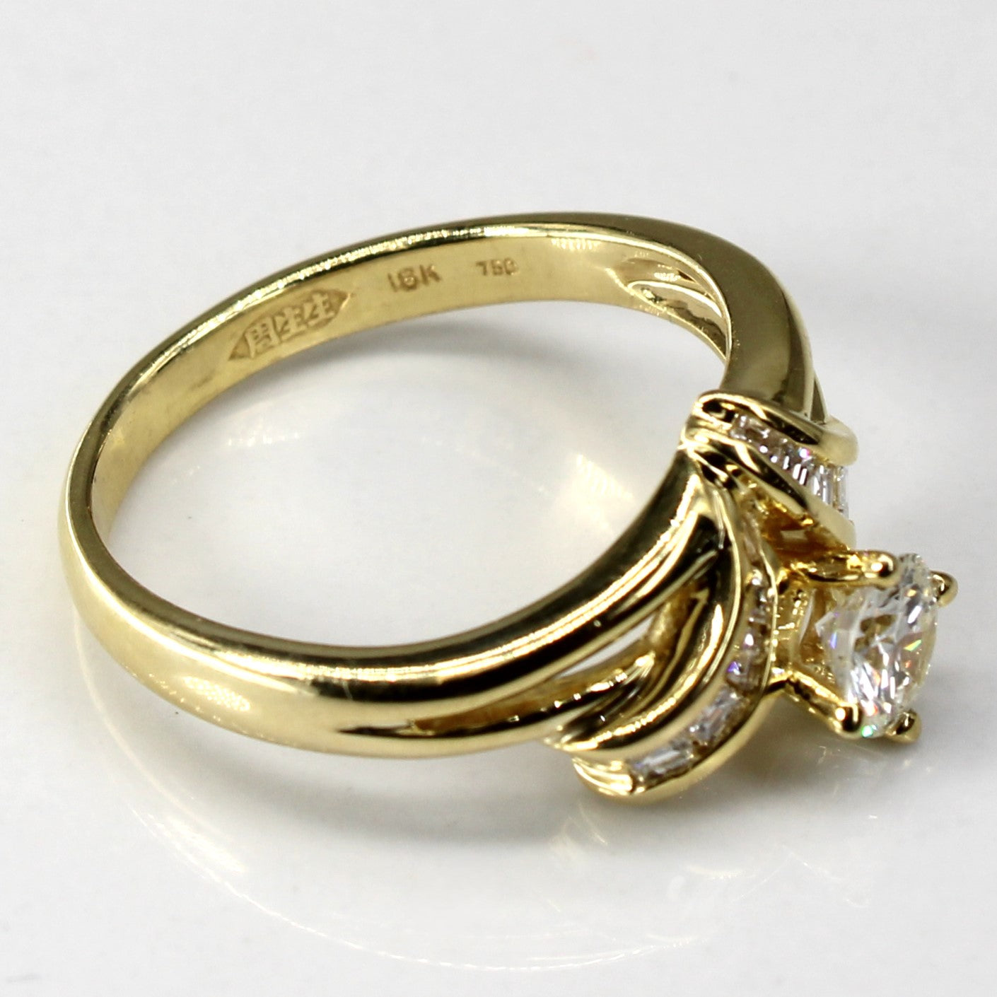 Chevron Style Diamond Ring | 0.53ctw | SZ 6.75 |