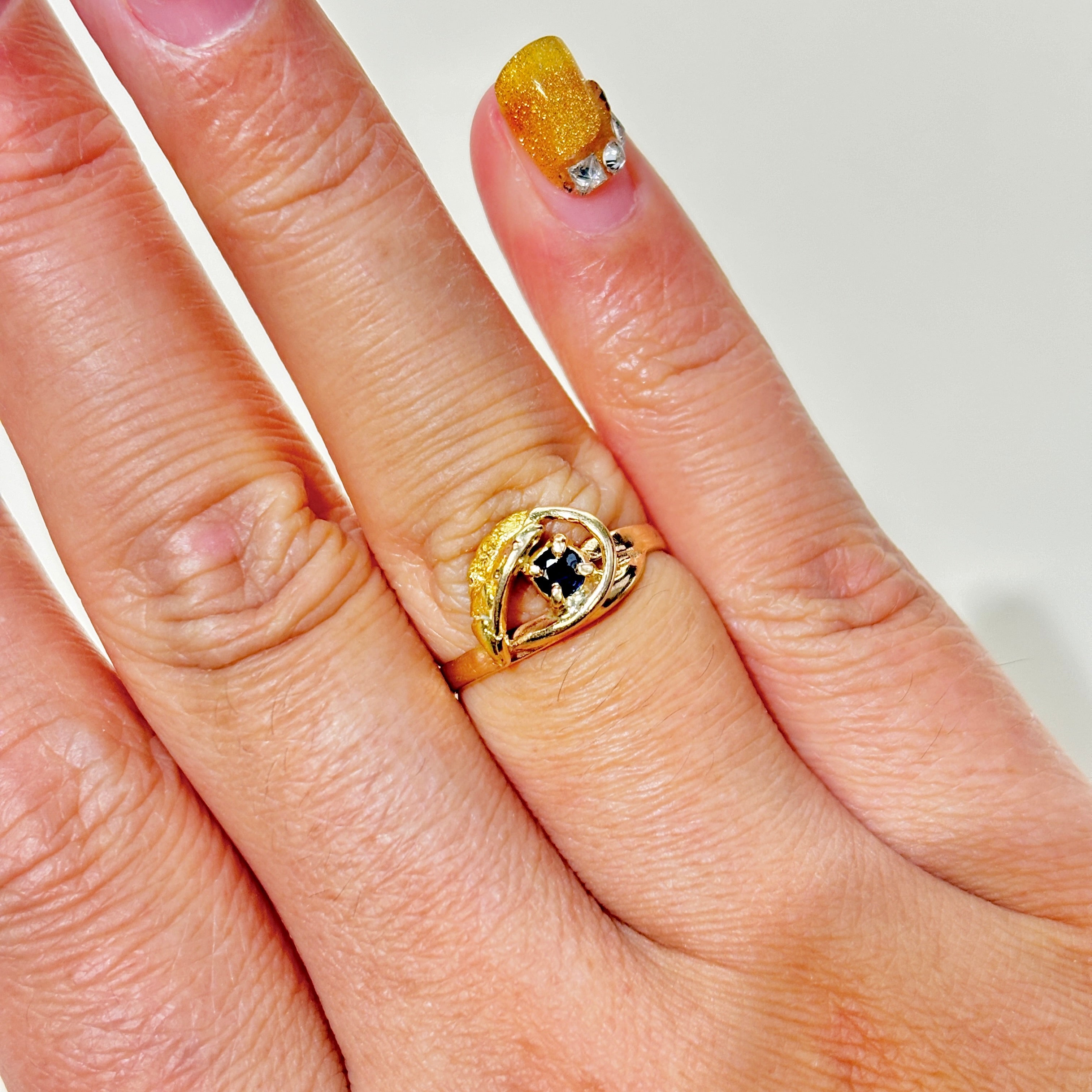 14K Yellow Gold Sapphire Ring | 0.10ct | SZ 5.25 |