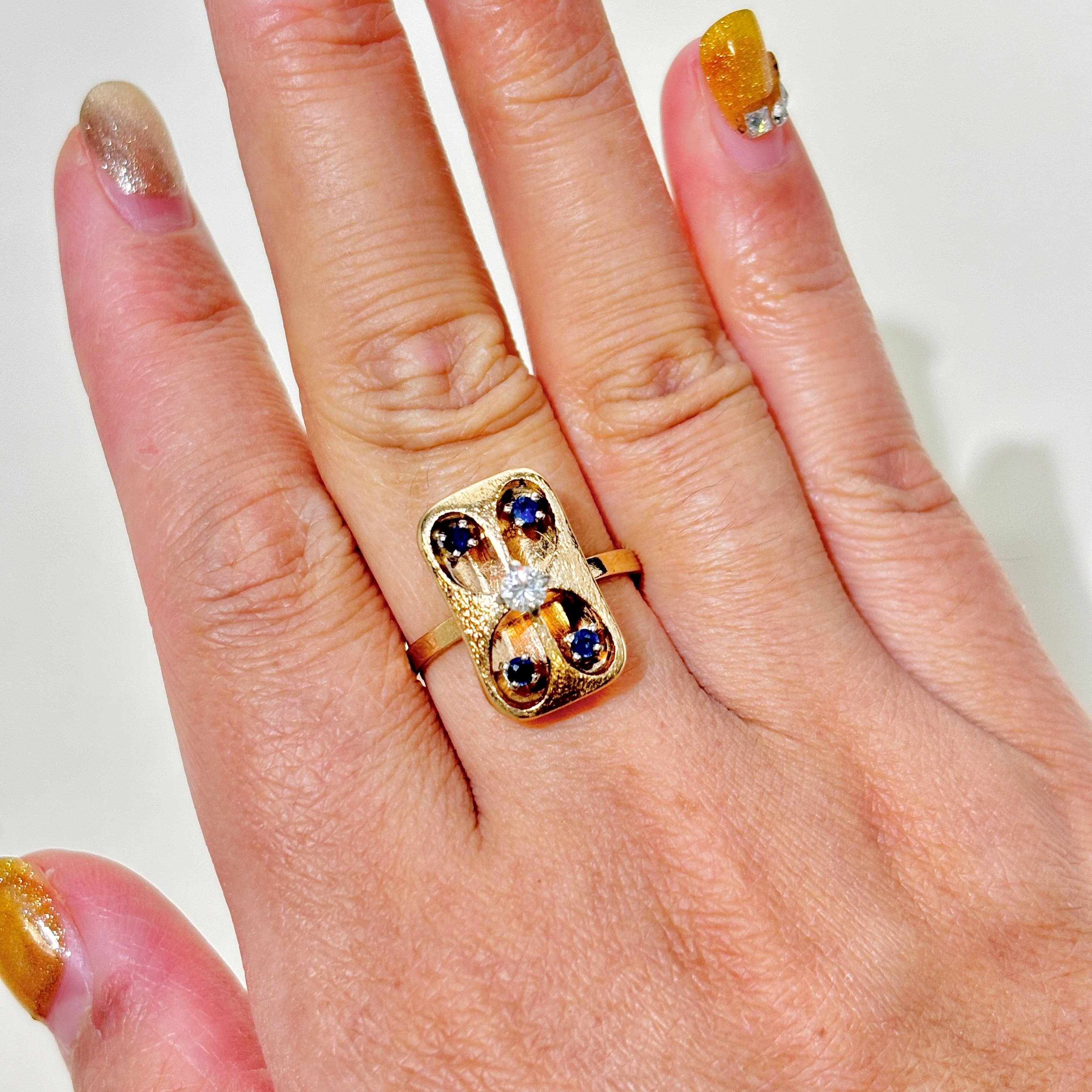 14K Yellow Gold Blue Sapphire & Diamond Ring | 0.16ctw, 0.11ct | SZ 6.75 |