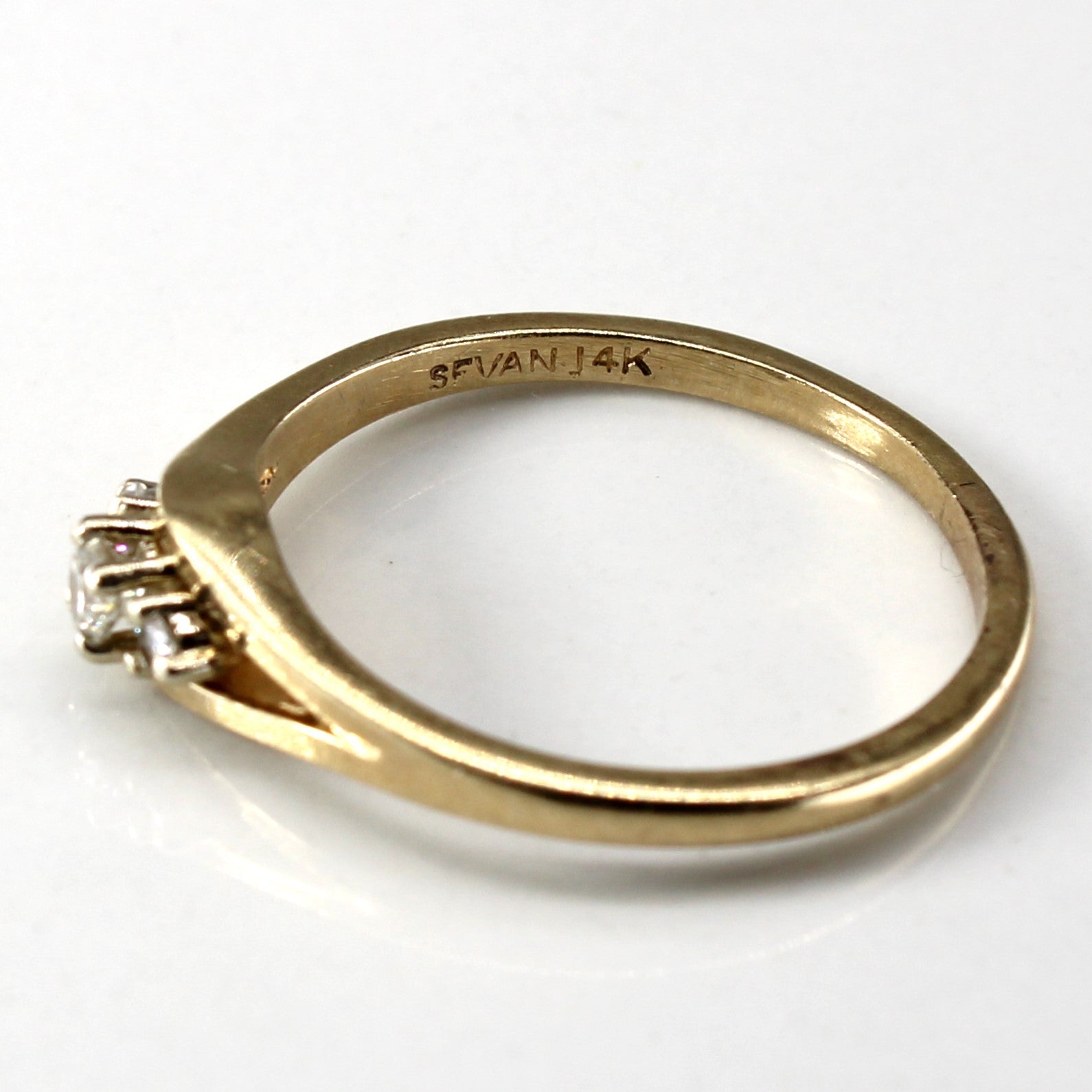 Bague trois diamants | 0,12 ct au total | Taille 7,5 |