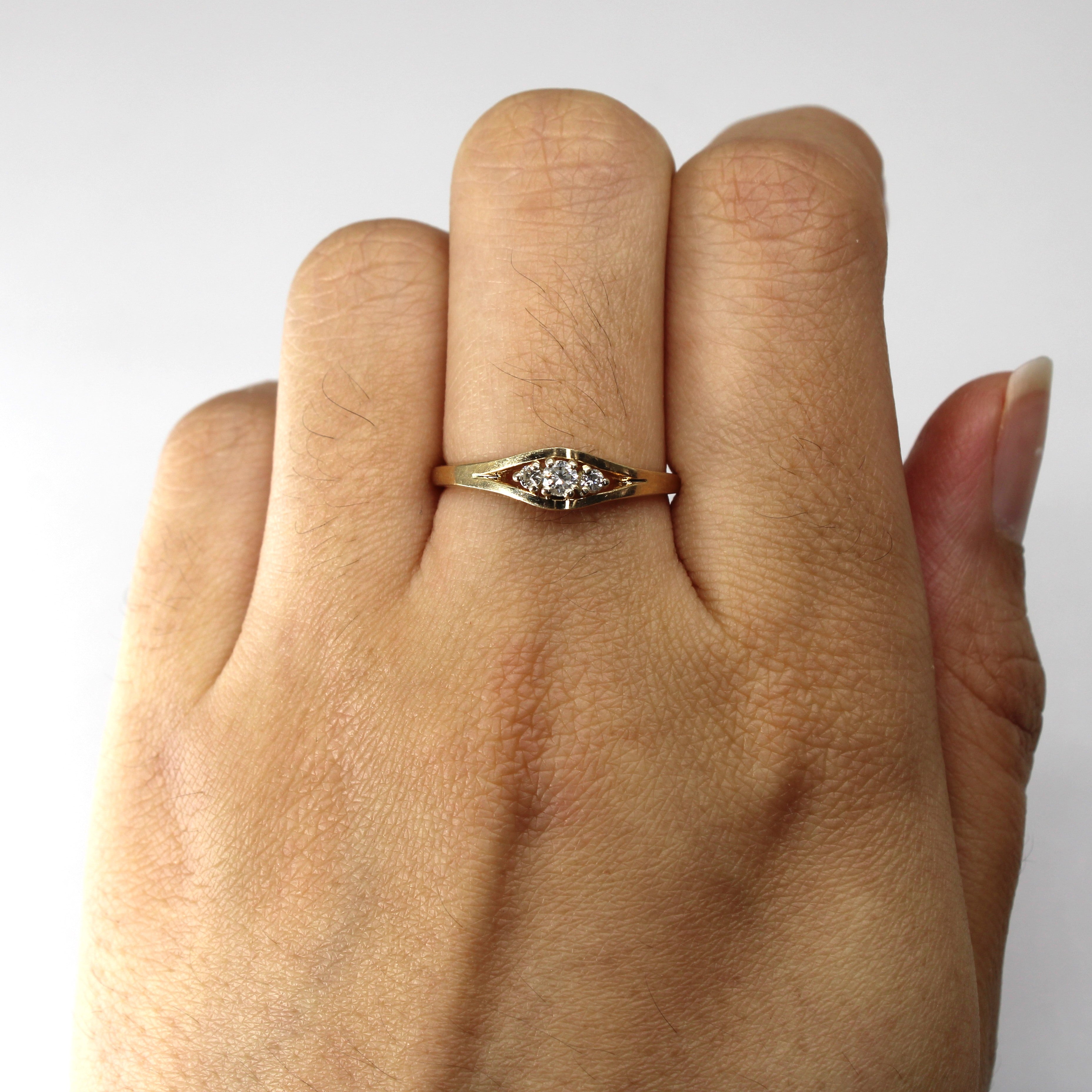 Bague trois diamants | 0,12 ct au total | Taille 7,5 |