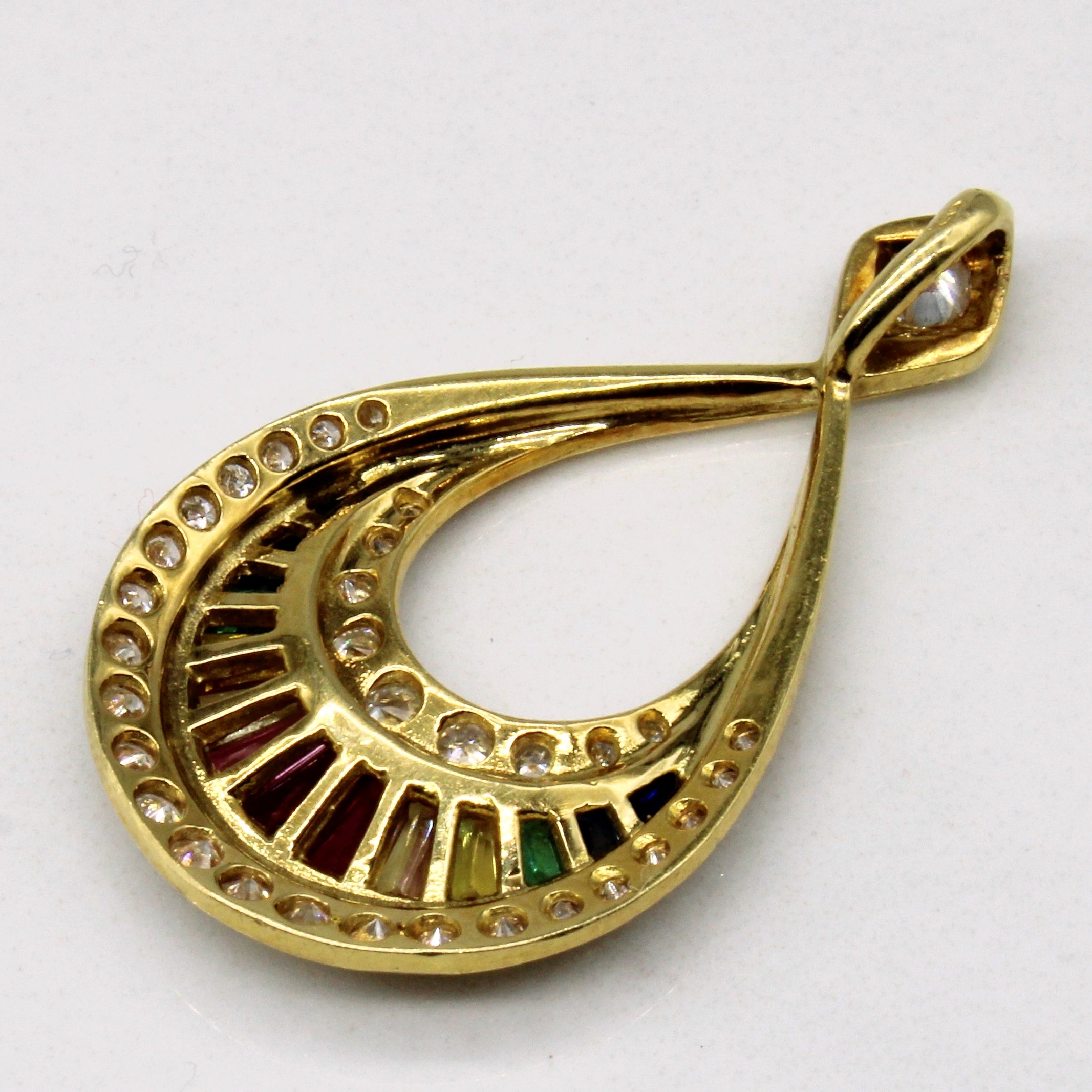Pendentif en forme de larme orné de plusieurs pierres précieuses | 1,29 ct |