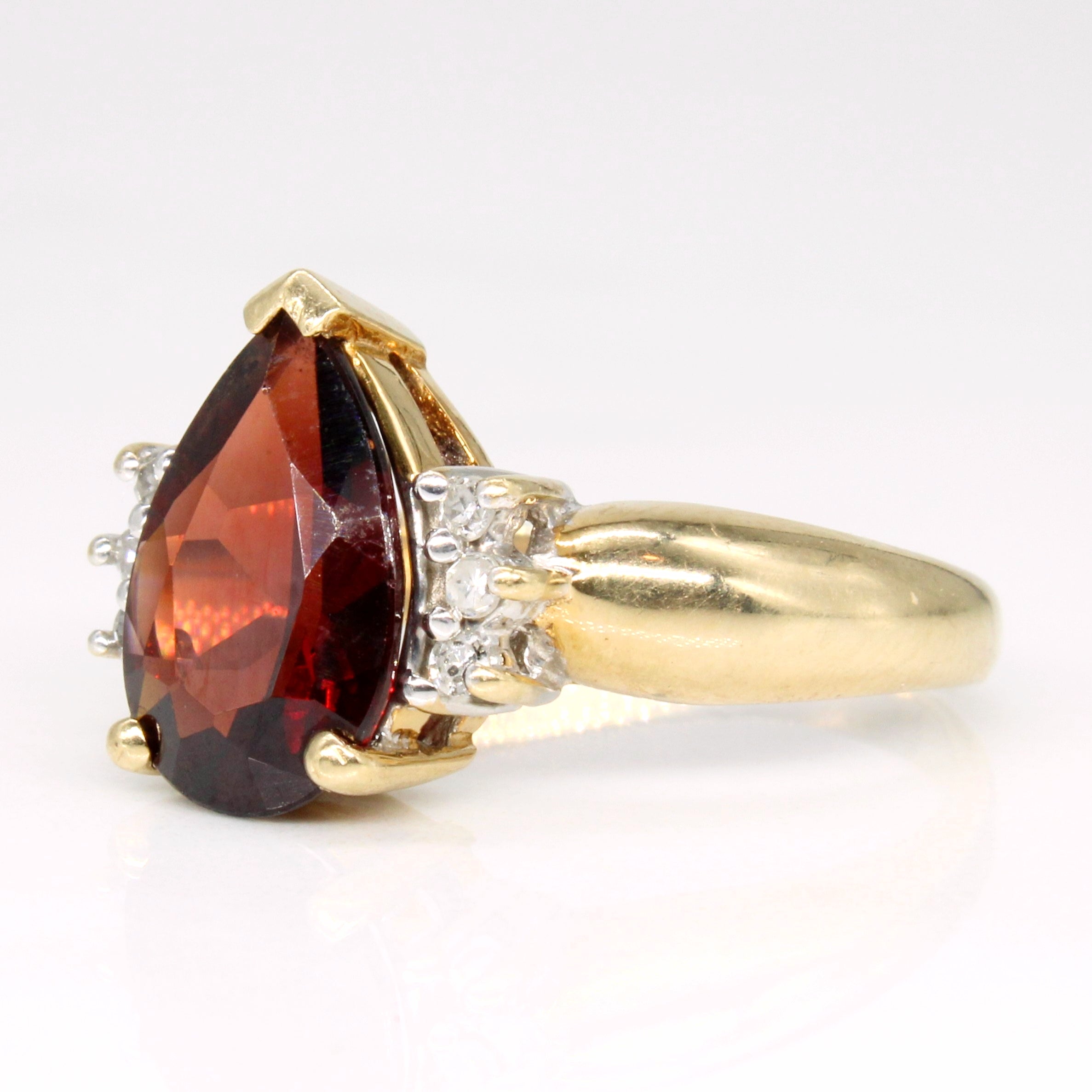 Garnet & Diamond Cocktail Ring | 2.85ct, 0.06ctw | SZ 7.25 |