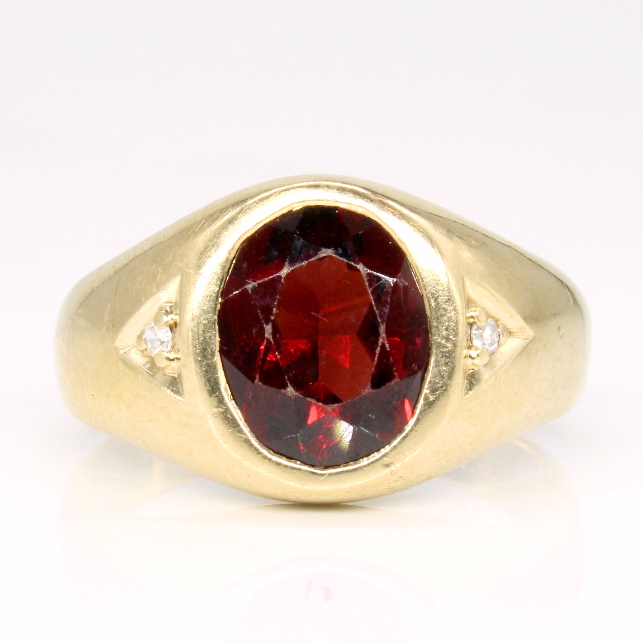 Bague cocktail en grenat et diamants | 2,80 ct, 0,02 ct au total | Taille 8 |