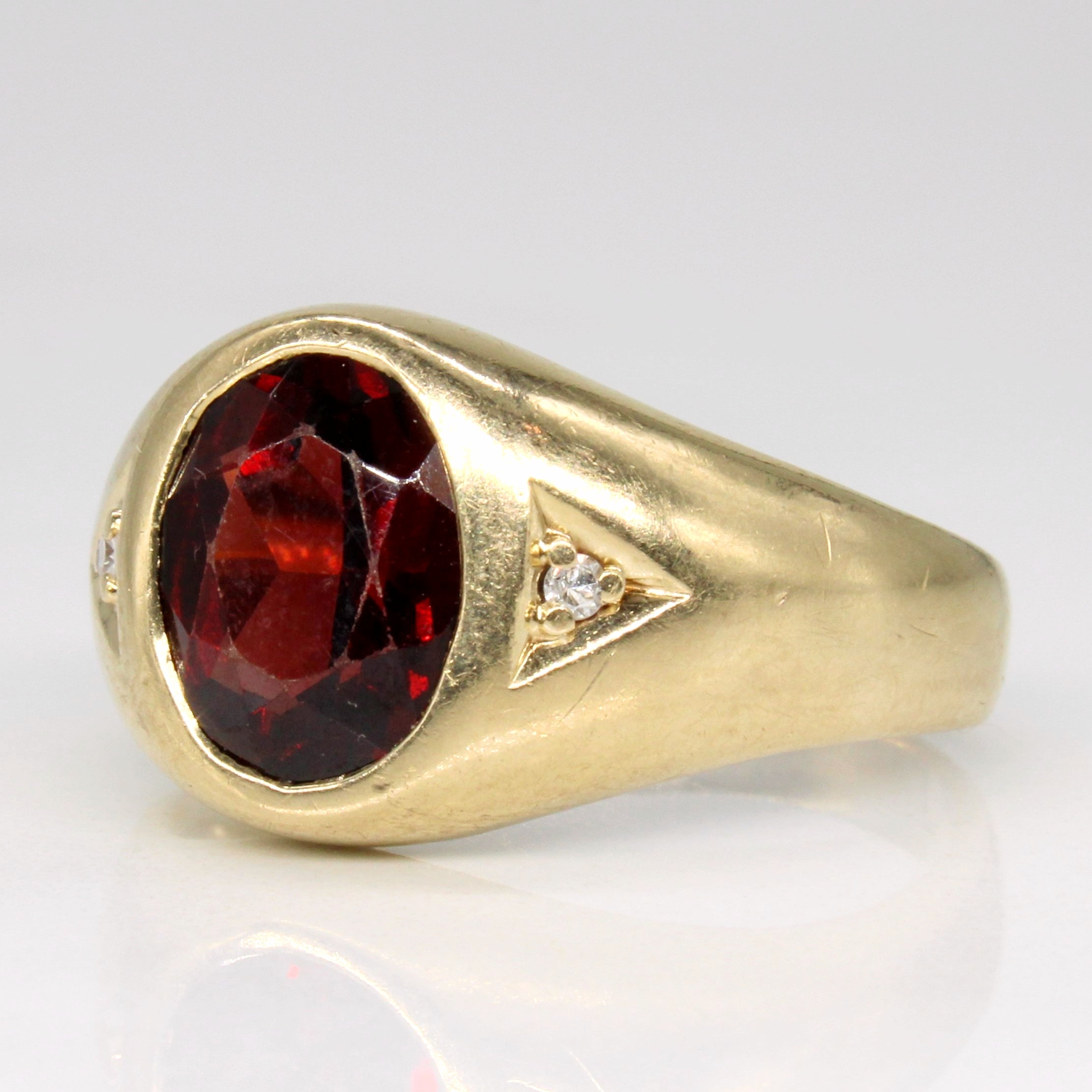 Bague cocktail en grenat et diamants | 2,80 ct, 0,02 ct au total | Taille 8 |