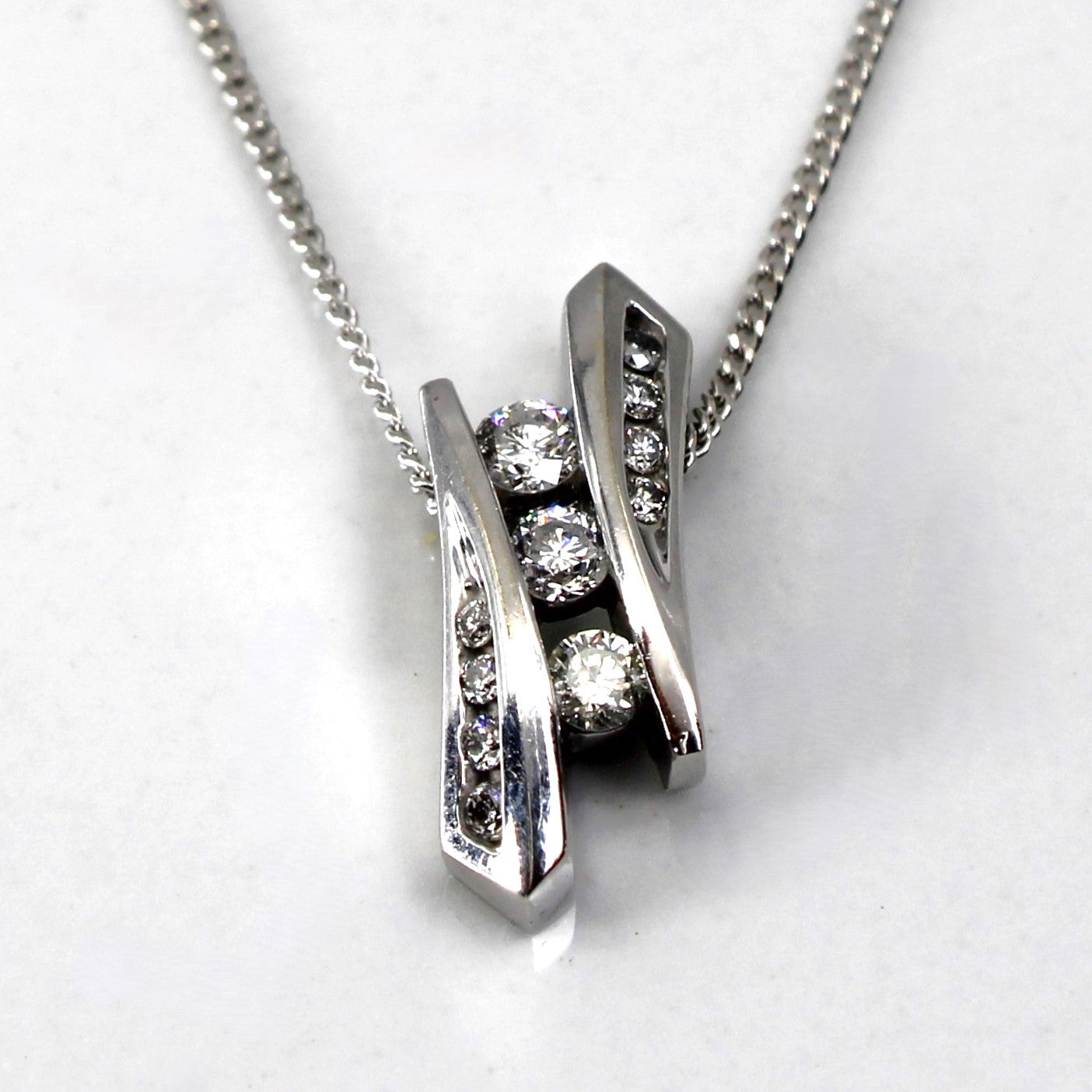 Collier pendentif en diamant serti tension | 0,15 ct | 45,7 cm (18 po) |