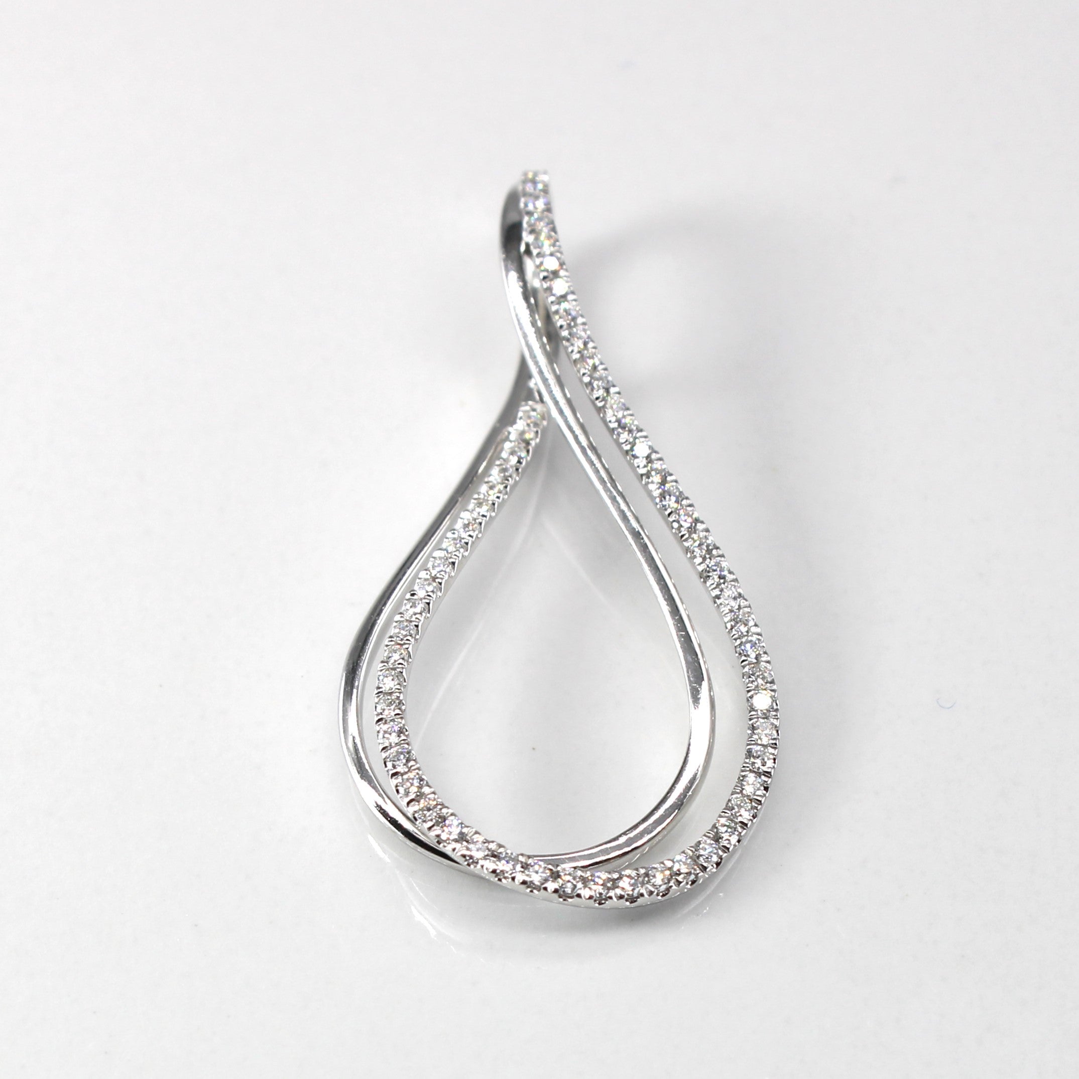 Pendentif goutte serti pavé de diamants | 0,20 ct |