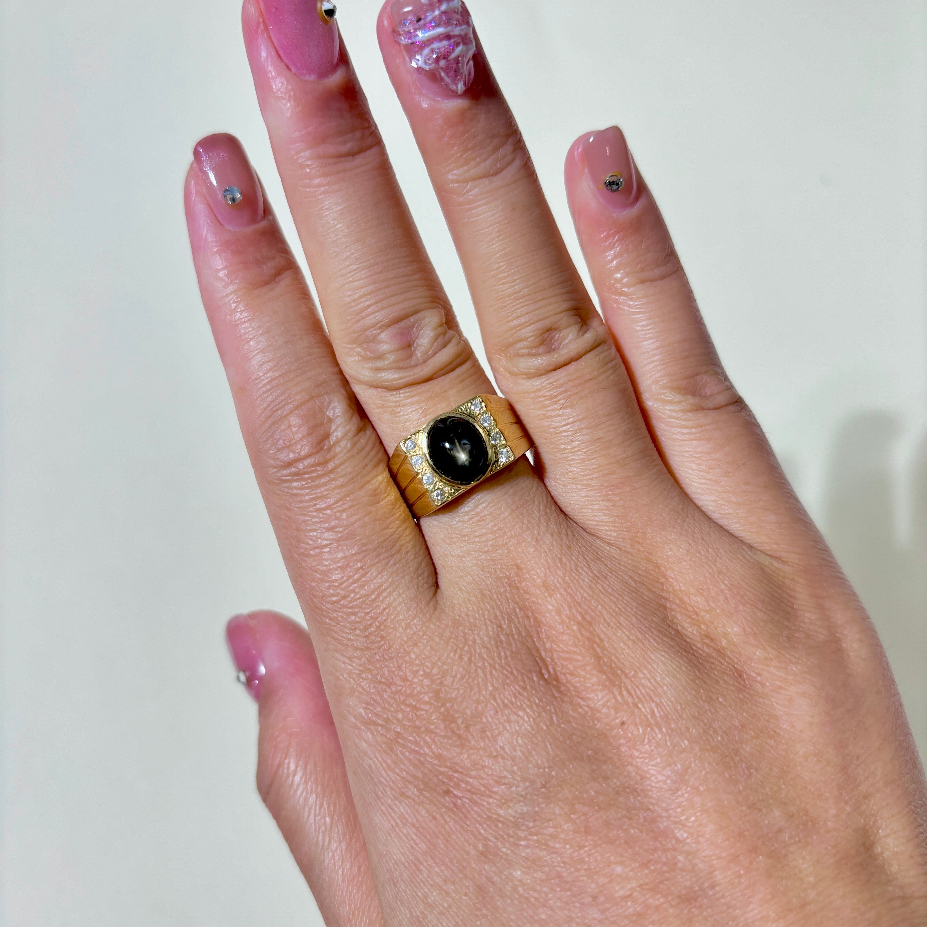 18K Yellow Gold Black Star Sapphire & Diamond Ring | 3.59ct, 0.13ctw | SZ 9.5 |