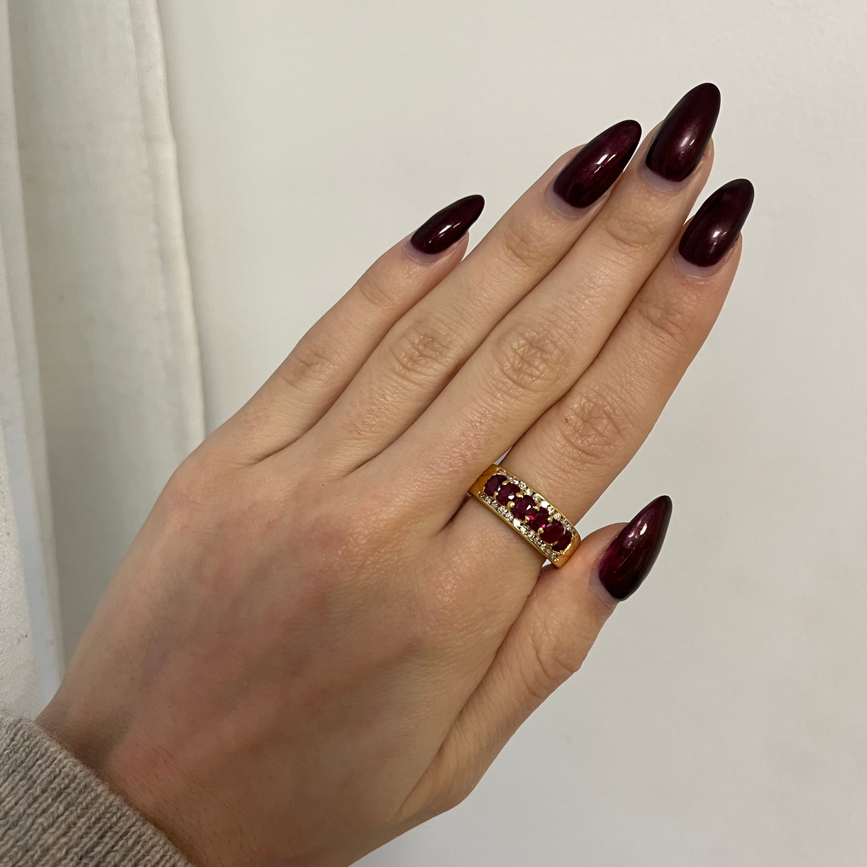 Bague en or 18 carats sertie de rubis et de diamants | 1,20 ct au total, 0,33 ct au total | Taille 9,25 |