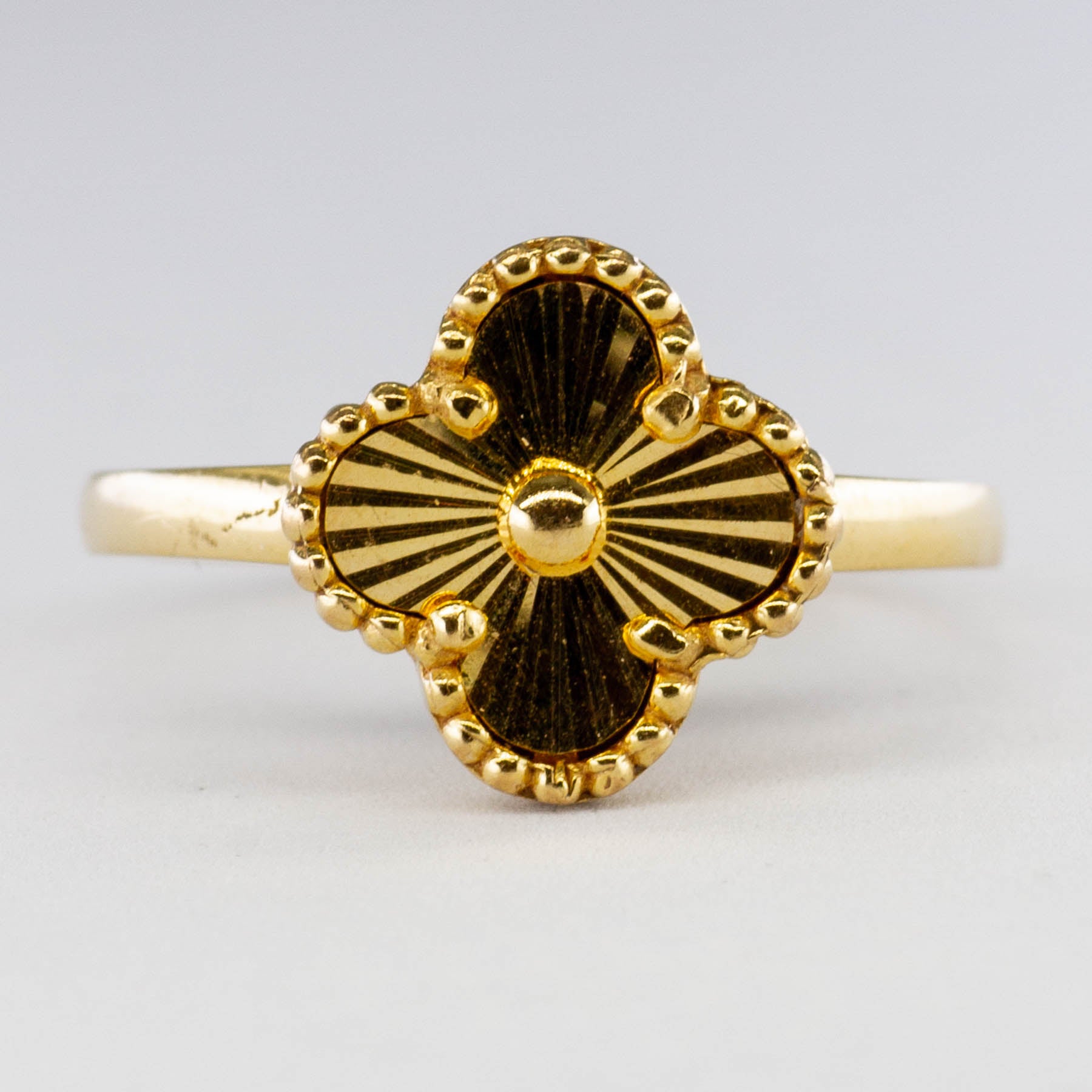 Bague fleur en or jaune | Taille 7,75 |