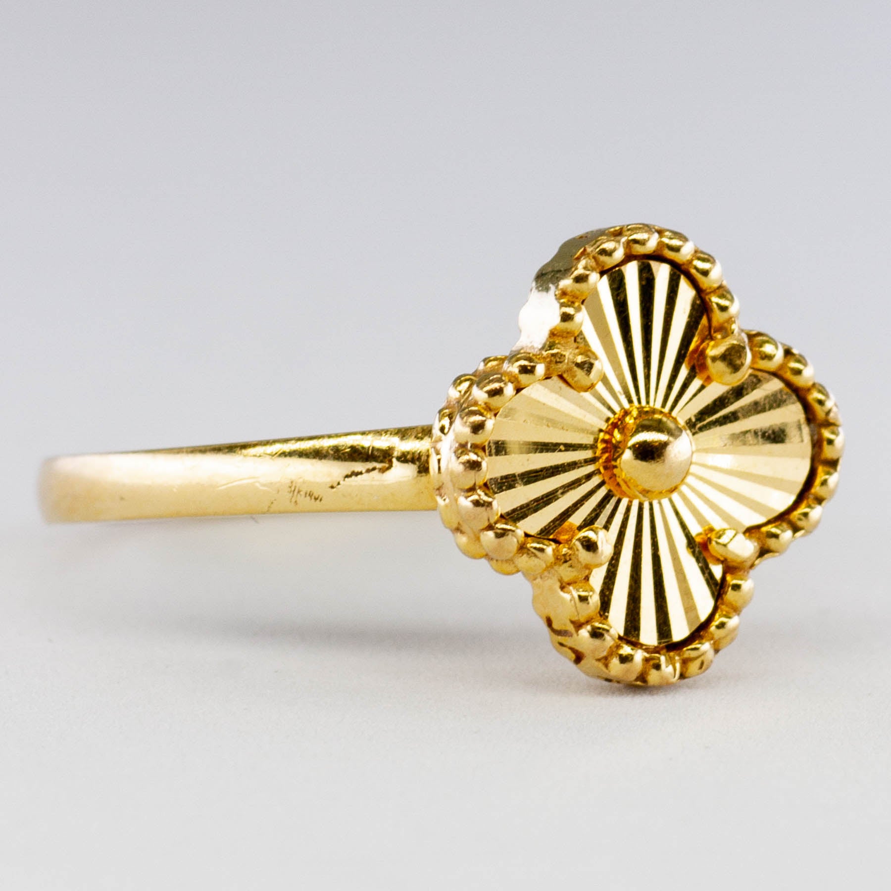 Bague fleur en or jaune | Taille 7,75 |