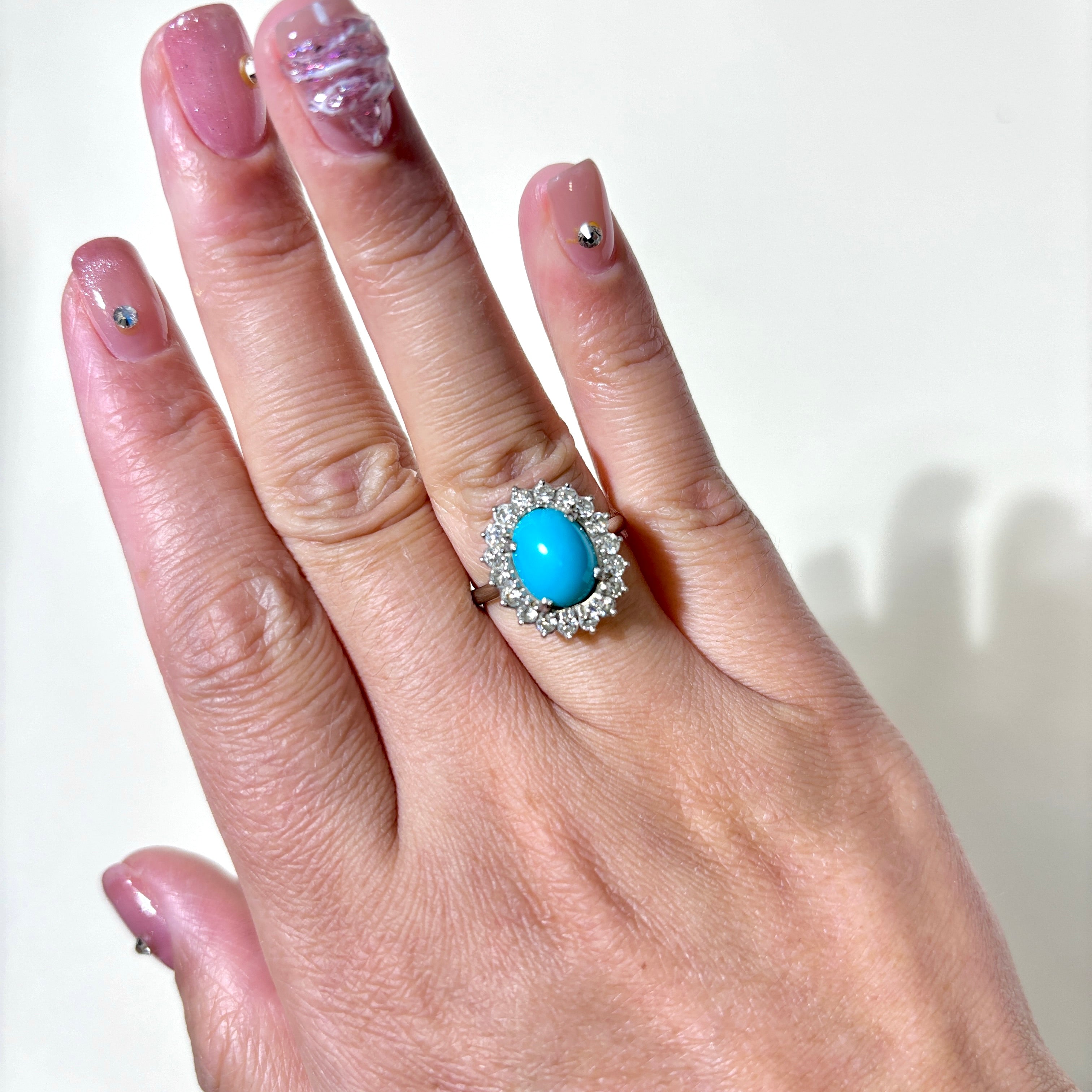 Bague cocktail en or blanc 18 carats et turquoise | 3,17 ct, 0,72 ct au total | Taille 6 |