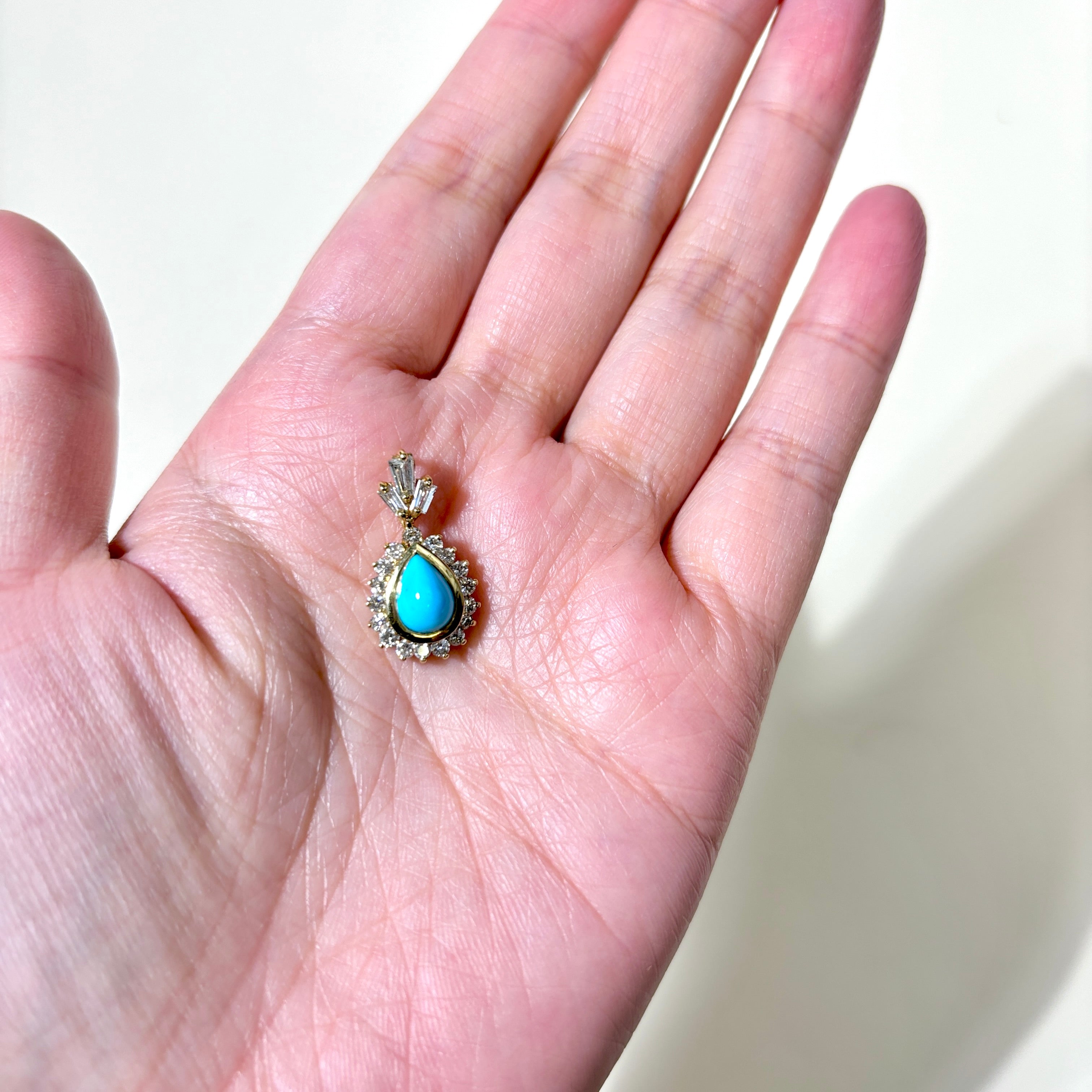 Pendentif en or jaune 18 carats, turquoise et diamants | 1,24 ct, 0,71 ct au total |