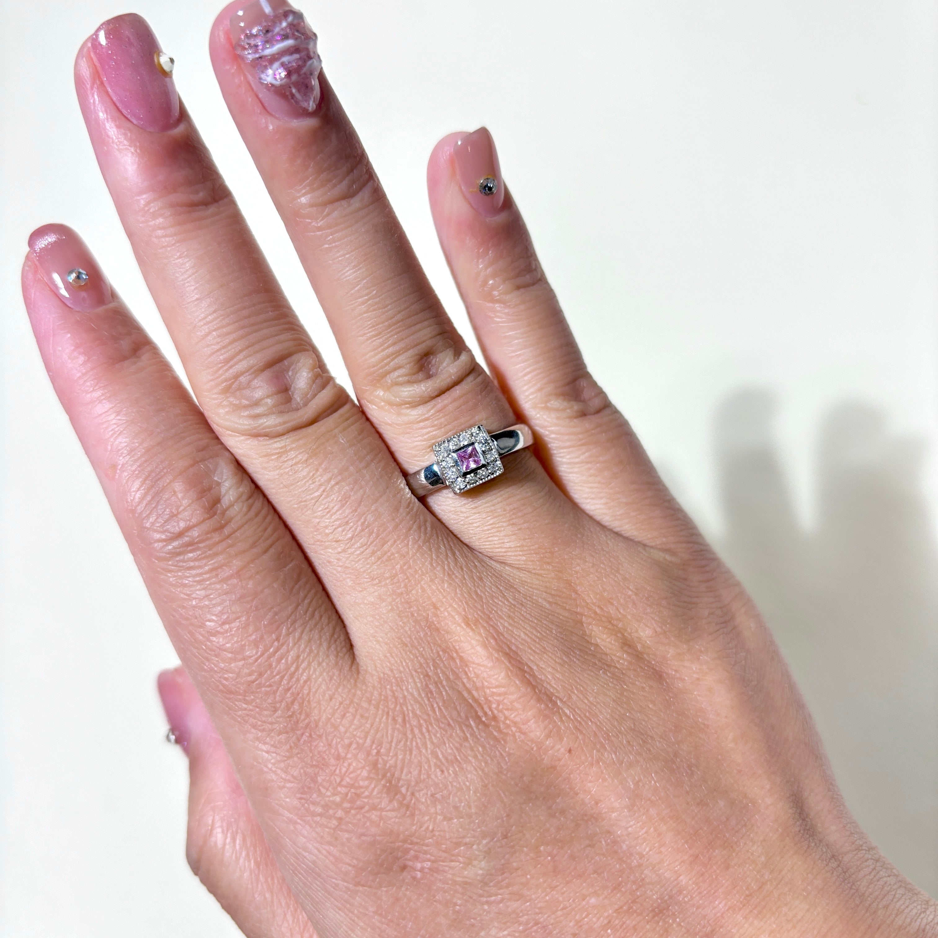 Bague en or blanc 14 carats, topaze rose et diamants | 0,09 ct, 0,06 ct au total | Taille 6,5 |