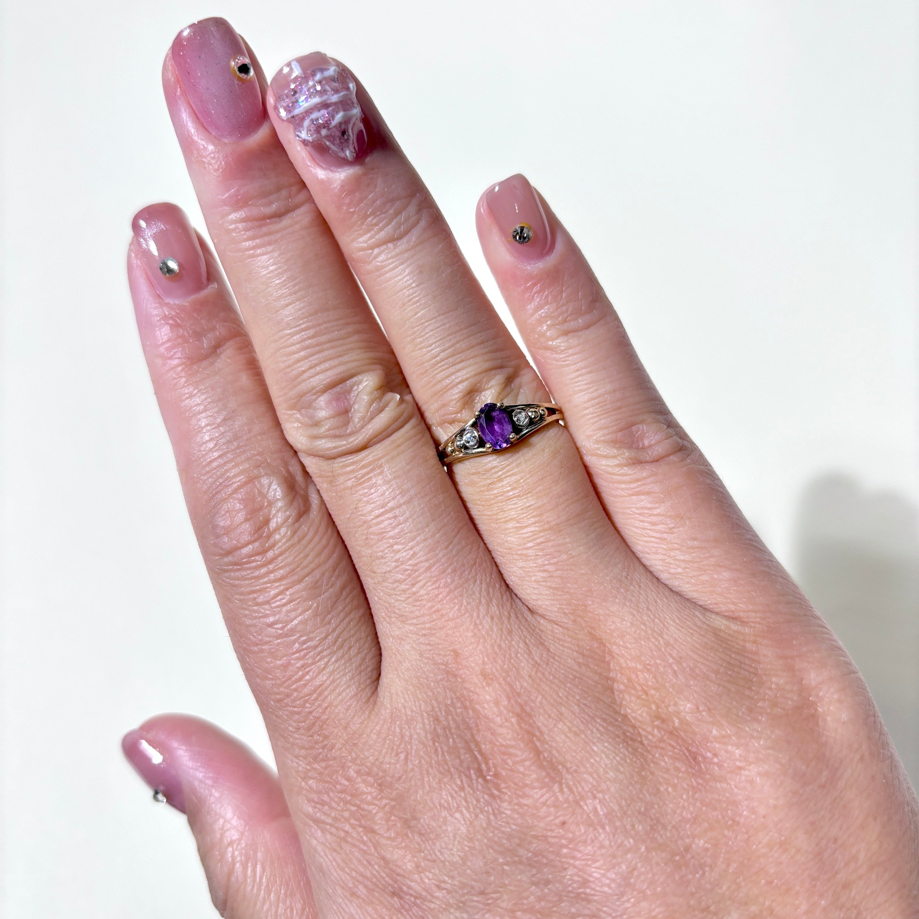Bague en or jaune 10 carats avec améthyste et diamants | 0,36 ct, 0,01 ct au total | Taille 5,5 |
