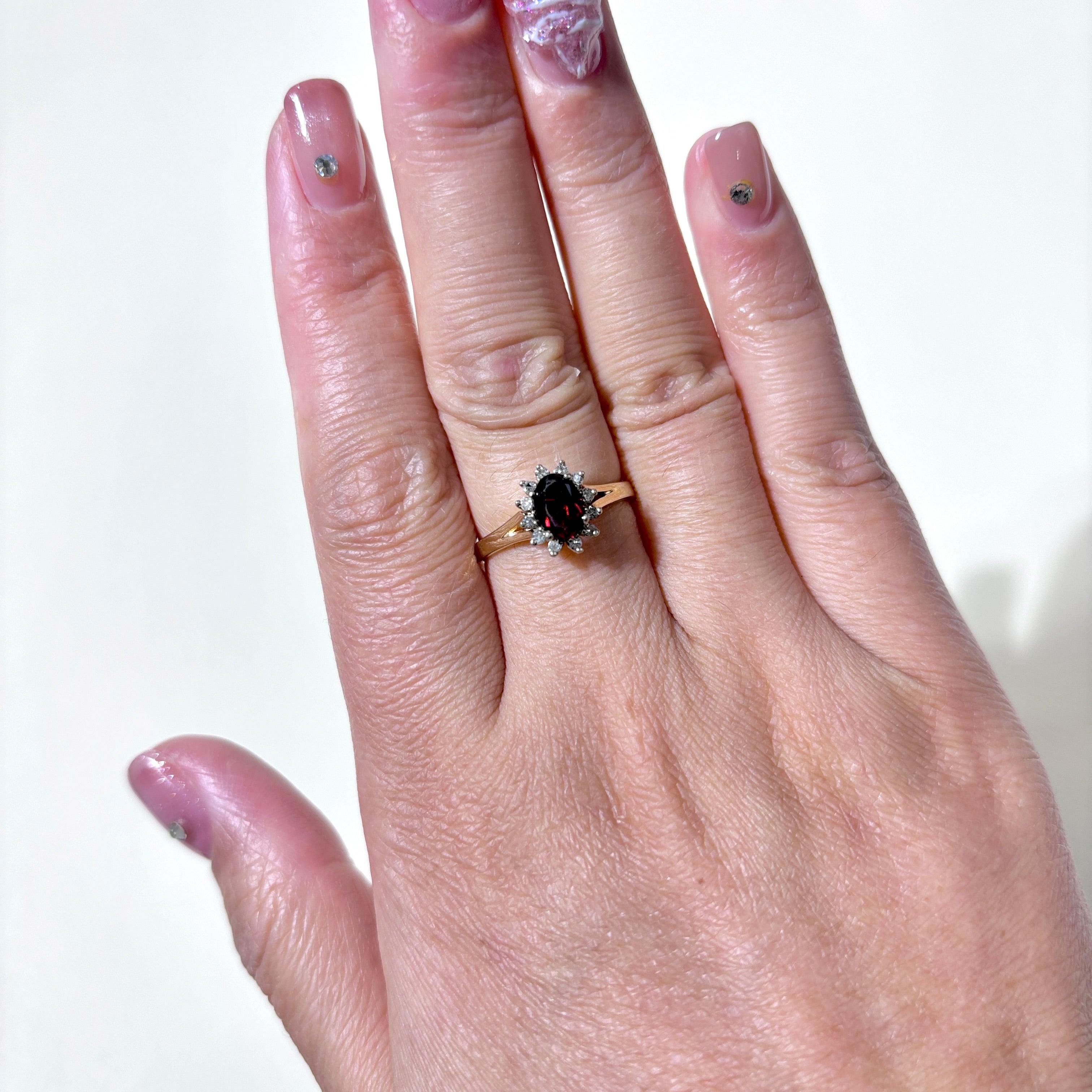 14K Yellow Gold Garnet Ring | 0.90ct, 0.06ctw | SZ 7.25 |