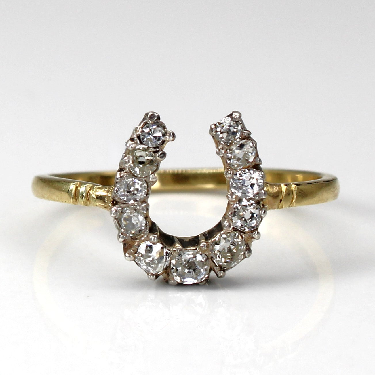 Bague en or antique sertie de diamants en forme de fer à cheval | 0,46 ct | Taille 7 |