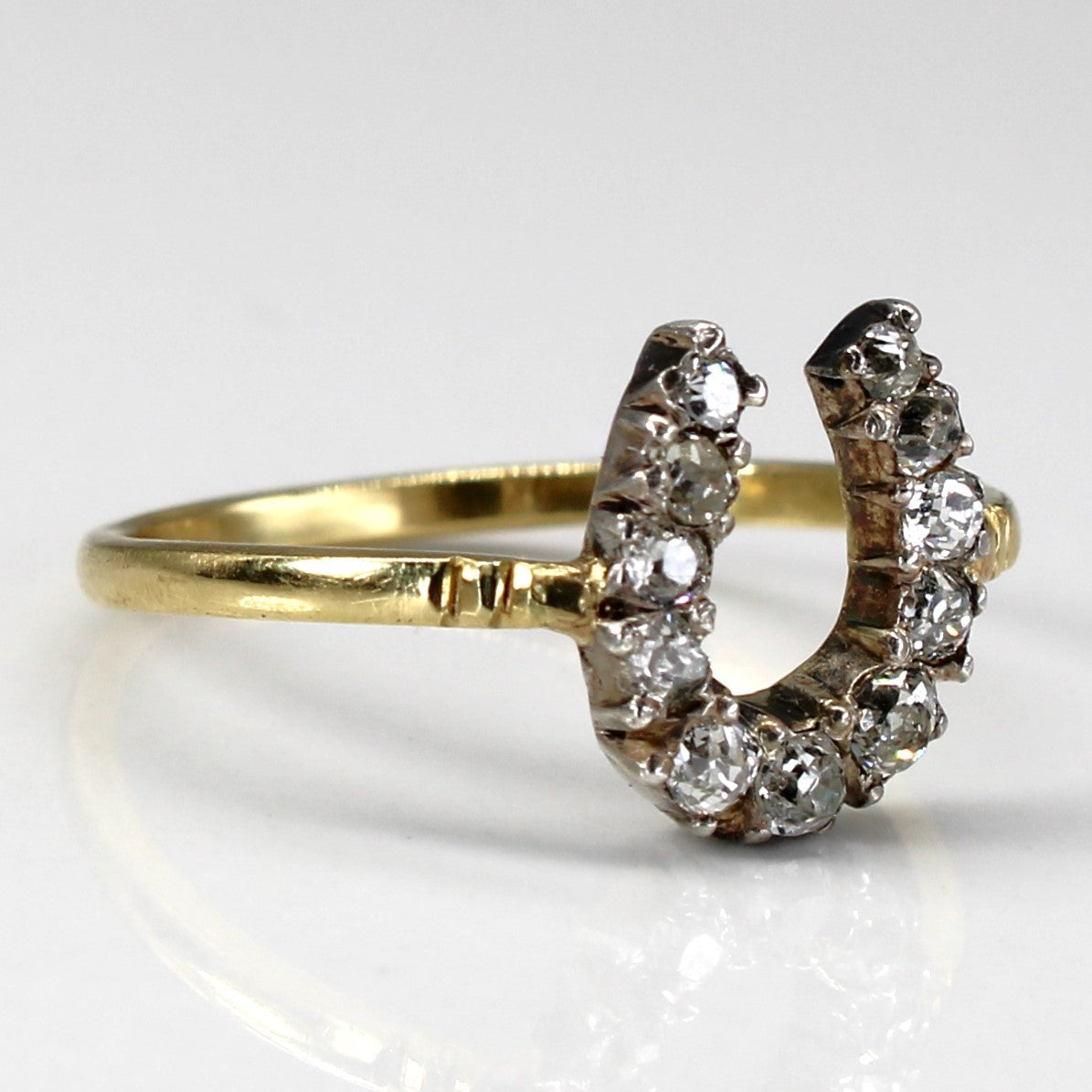 Bague en or antique sertie de diamants en forme de fer à cheval | 0,46 ct | Taille 7 |