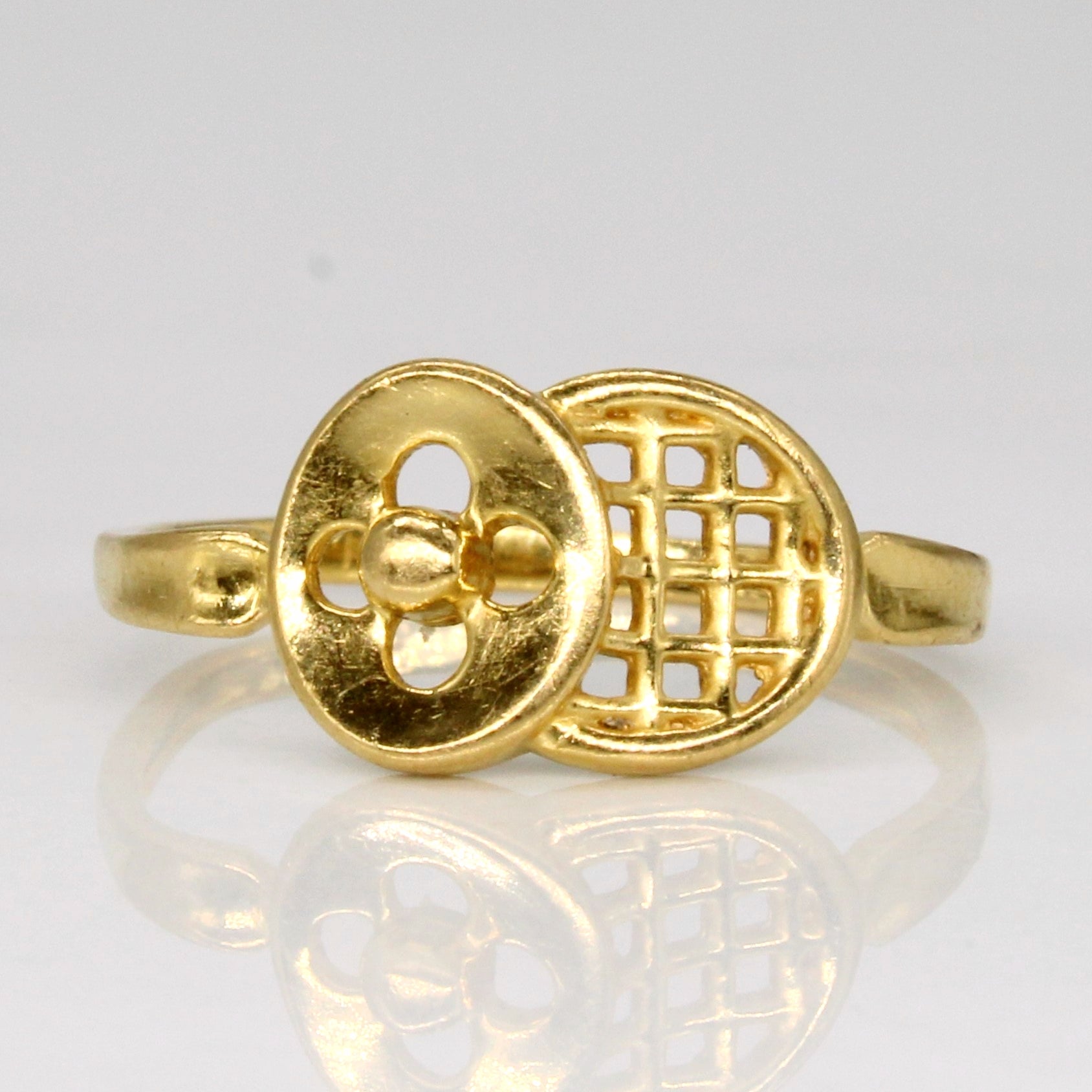 22k Yellow Gold Button Ring | SZ 5.75 |