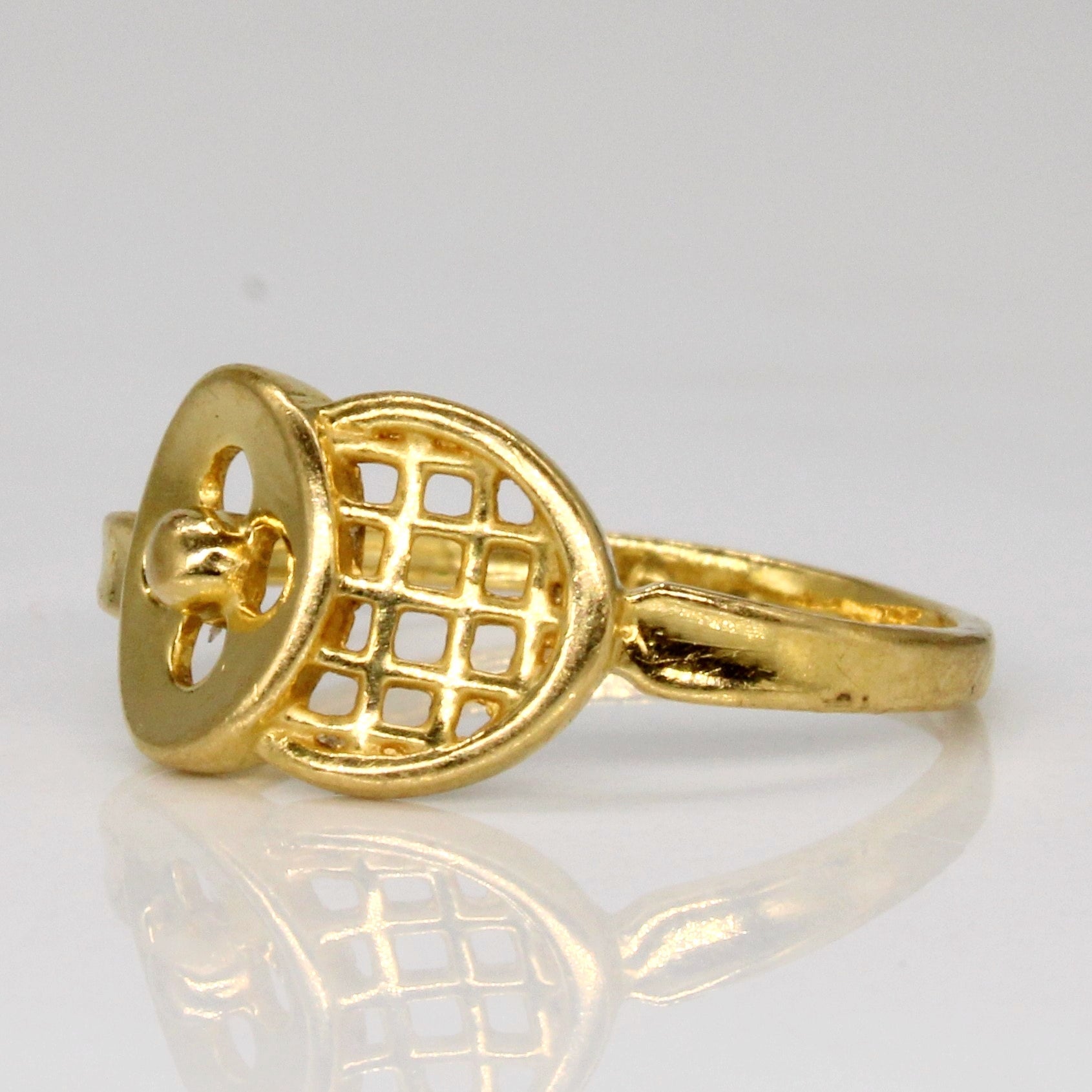22k Yellow Gold Button Ring | SZ 5.75 |