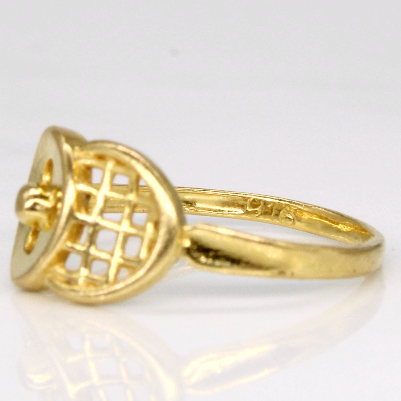 22k Yellow Gold Button Ring | SZ 5.75 |