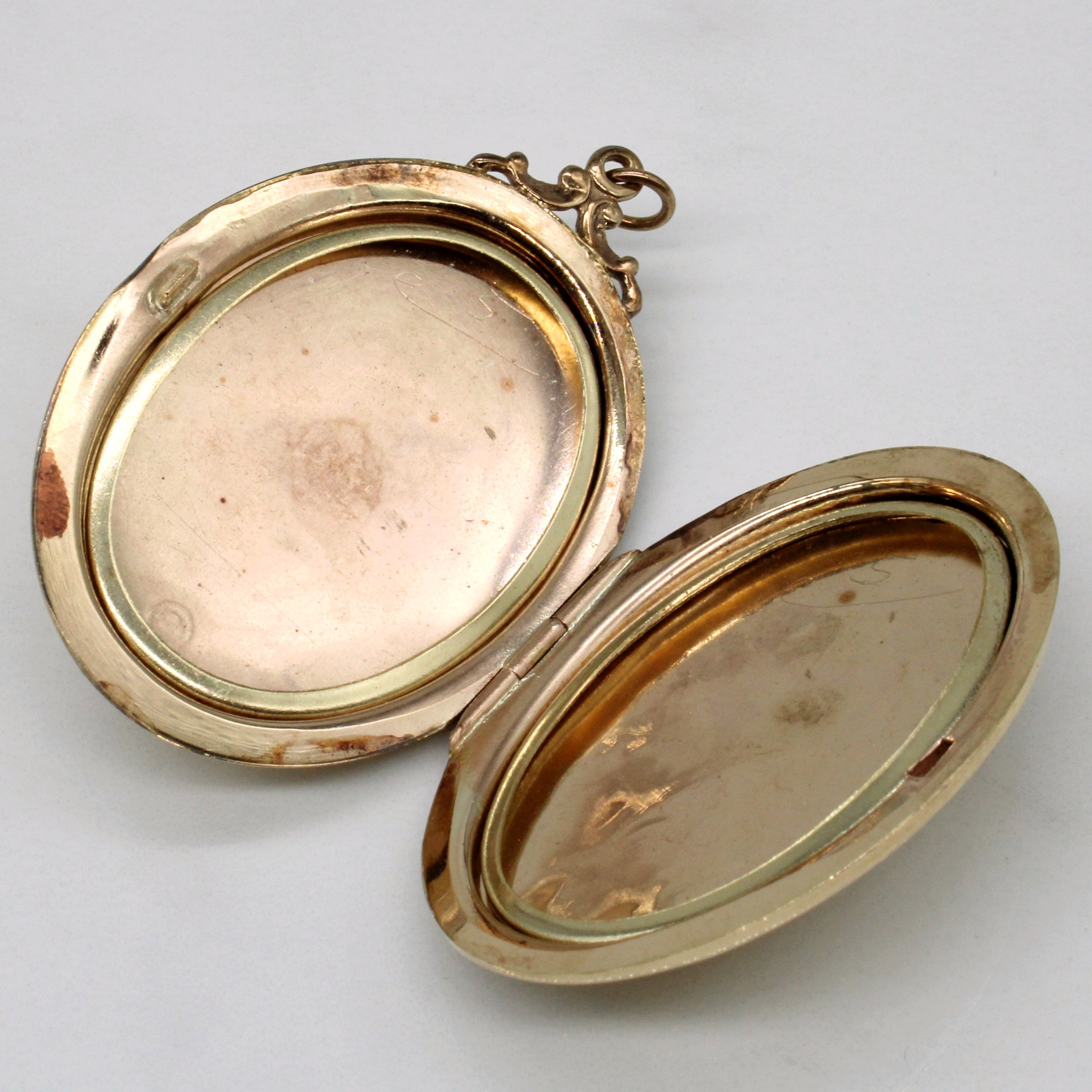 Médaillon en or jaune 10 carats