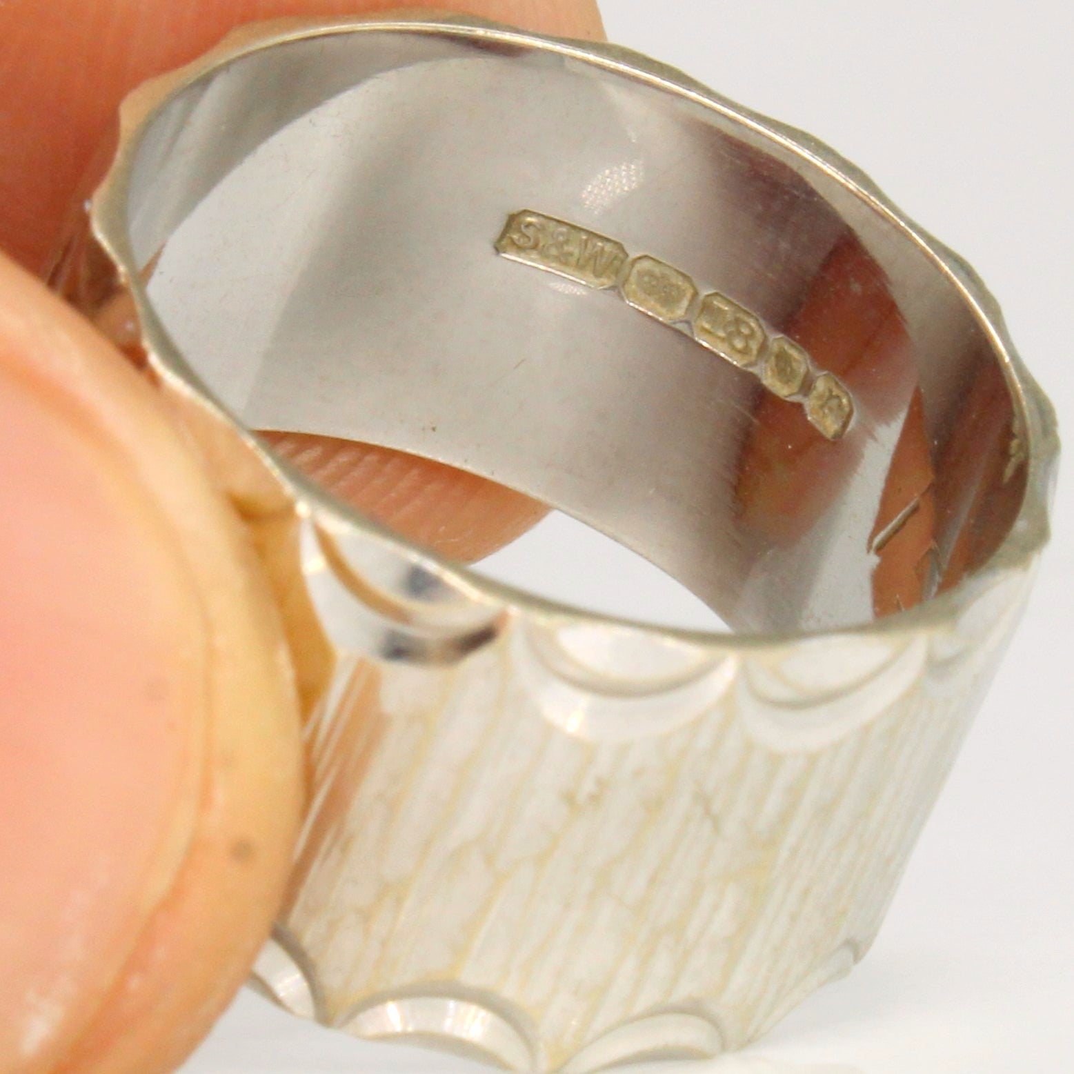 1972 London 18k White Gold Ring | SZ 6.25 |