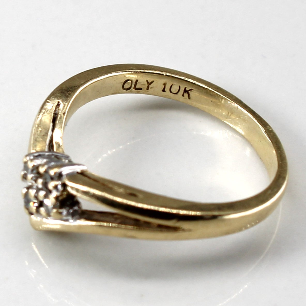 Bague en diamants à motif chevron | 0,03 ct | Taille 2 |