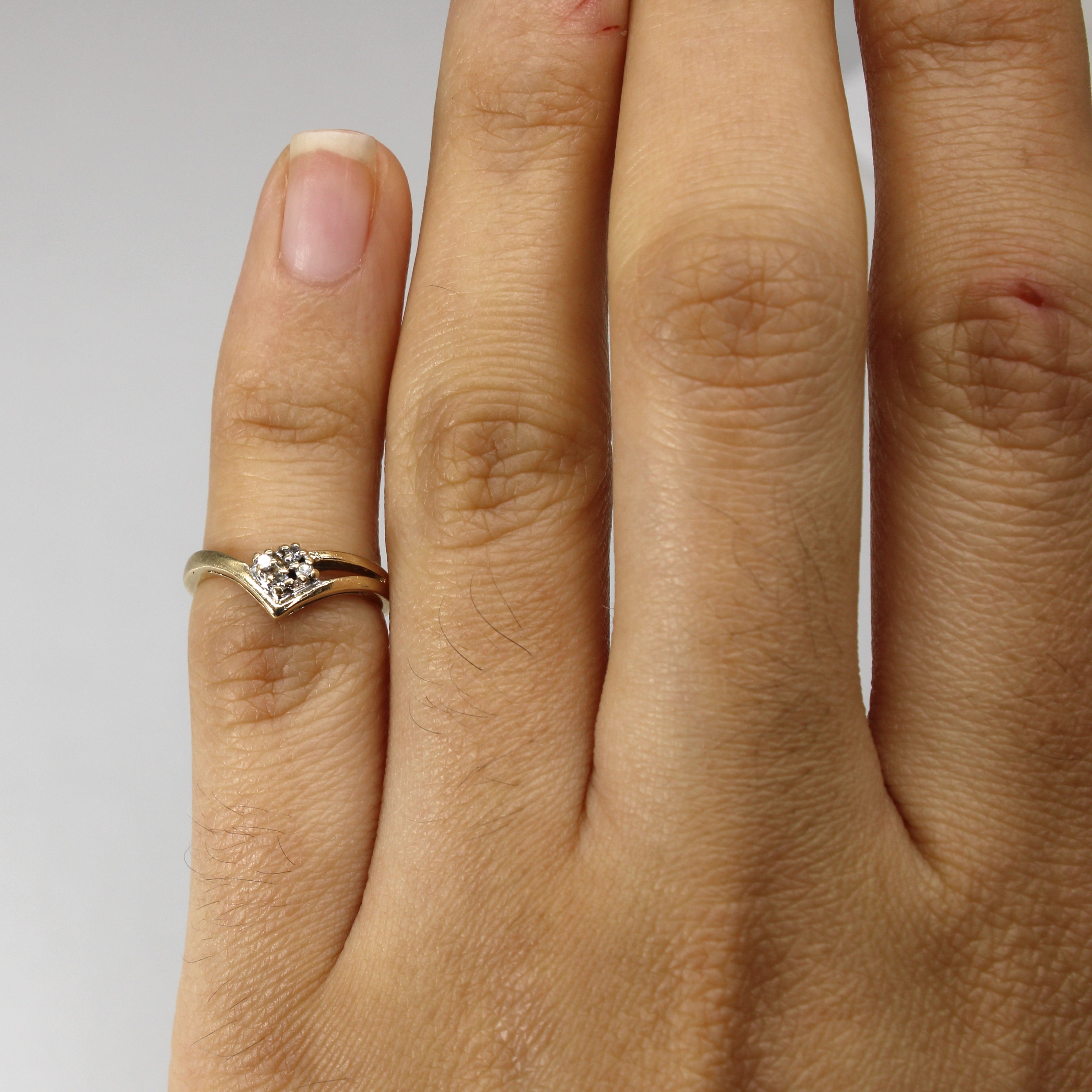 Bague en diamants à motif chevron | 0,03 ct | Taille 2 |
