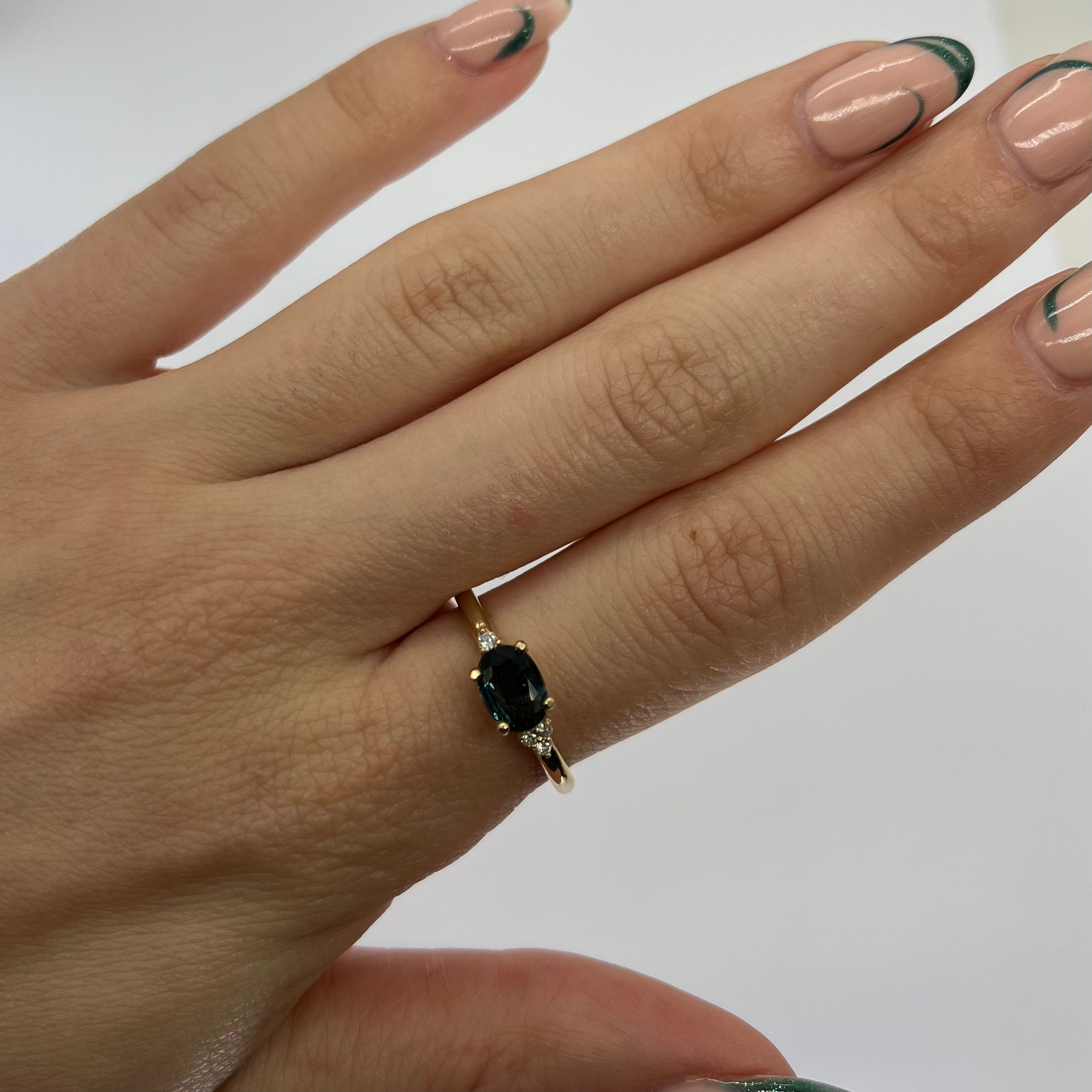 Bague « 100 Ways » Est-Ouest Saphir bleu sarcelle et diamants | 1,01 ct | Taille 7 |