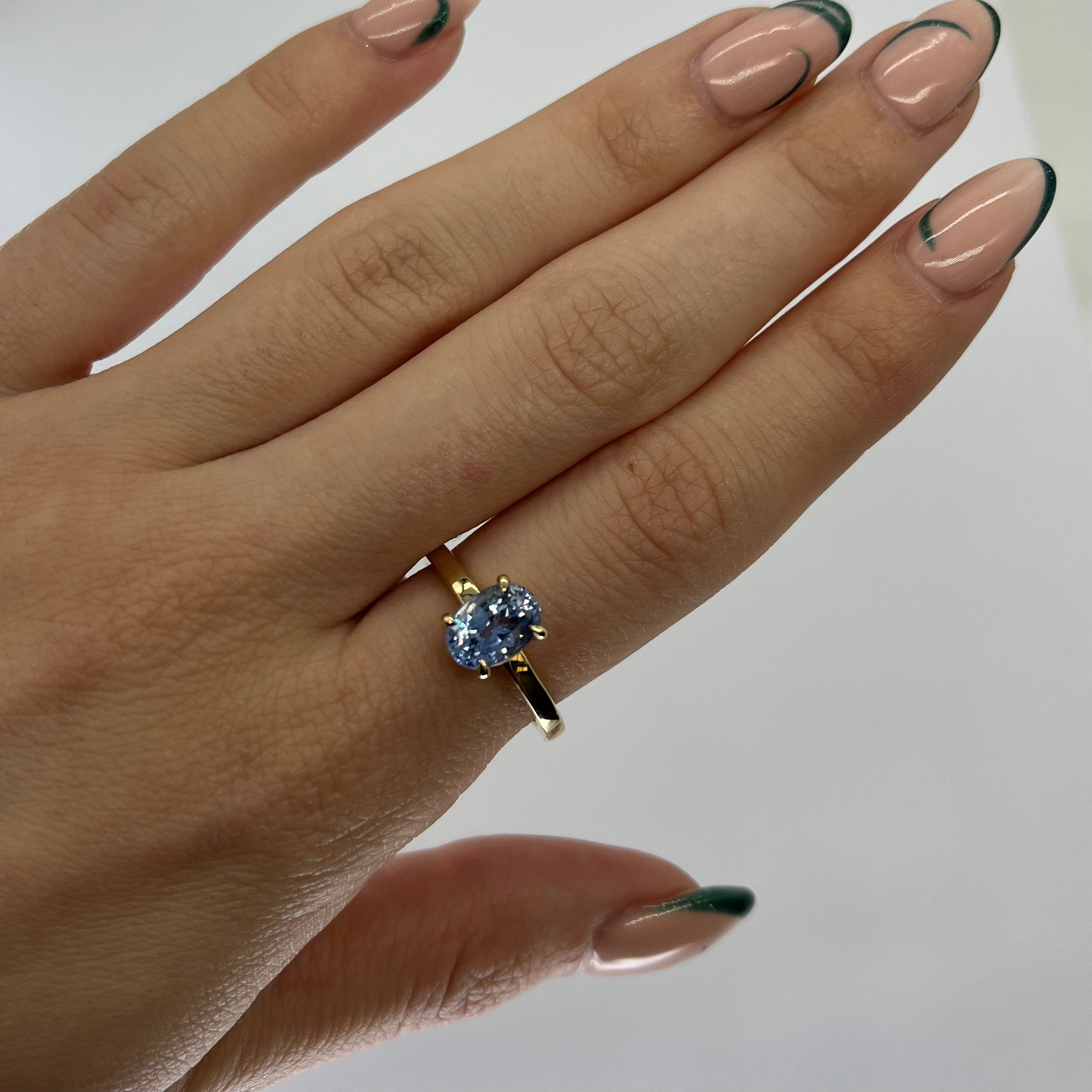 Bague saphir ovale de Ceylan « 100 façons » | 2,12 ct | Taille 7 |