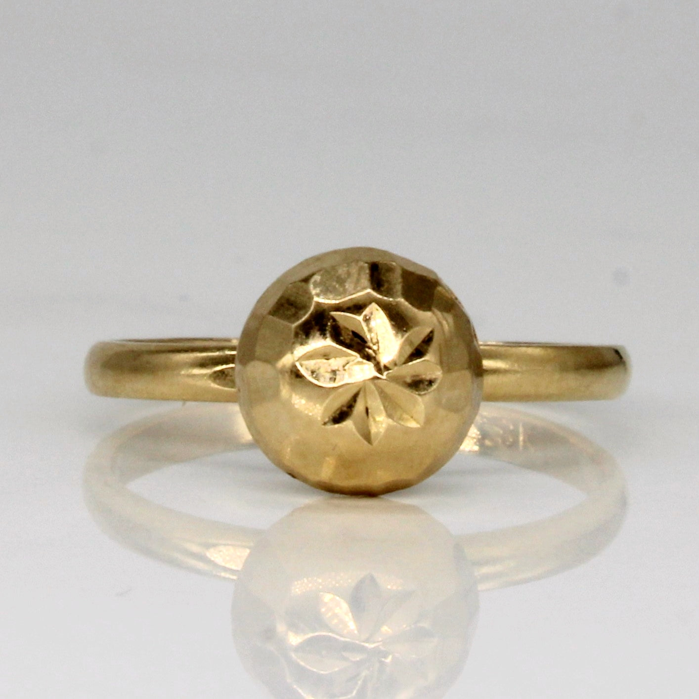 18k Yellow Gold Globe Ring | SZ 5.25 |