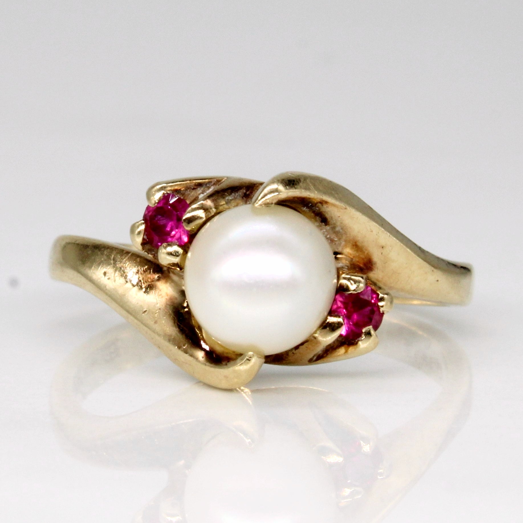 Simulant Pearl & Synthetic Ruby Ring | 0.10ctw | SZ 6 |