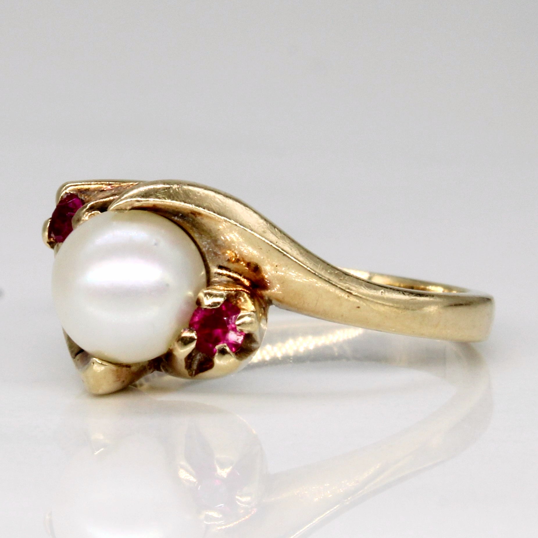 Simulant Pearl & Synthetic Ruby Ring | 0.10ctw | SZ 6 |