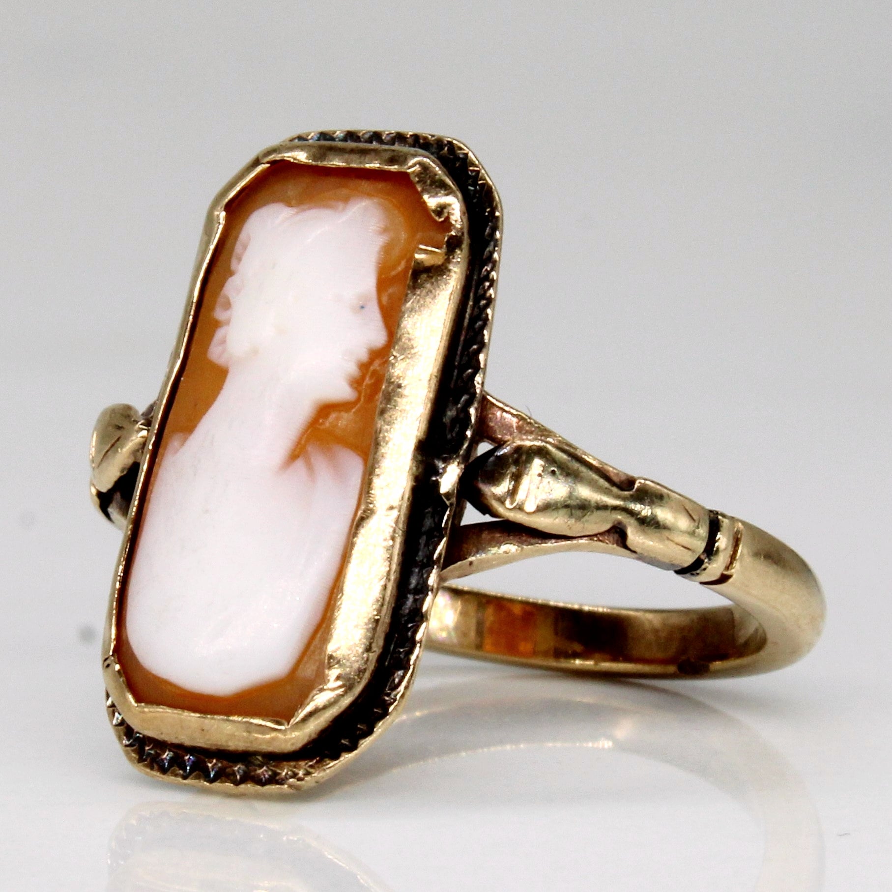 Bague portrait camée en coquillage sculpté | 1,80 ct | Taille 4,5 |