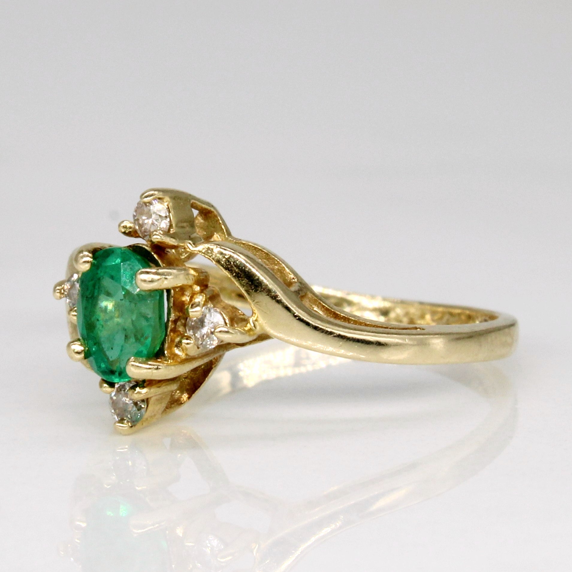 Emerald & Diamond Cocktail Ring | 0.30ct, 0.06ctw | SZ 5.5 |
