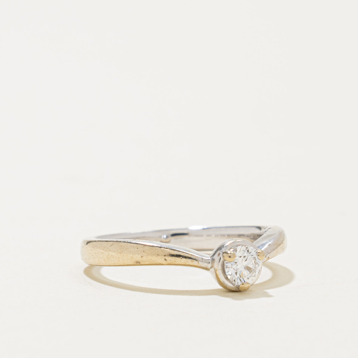18k Solitaire Diamond Plain Chevron Ring | 0.19ct | SZ 5.5